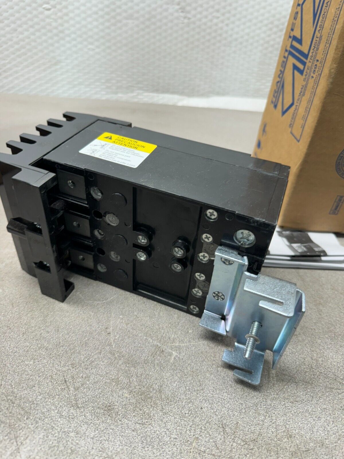 NEW IN BOX SQUARE D QG225 POWERPACT 3 POLE 225AMP CIRCUIT BREAKER QGA32225