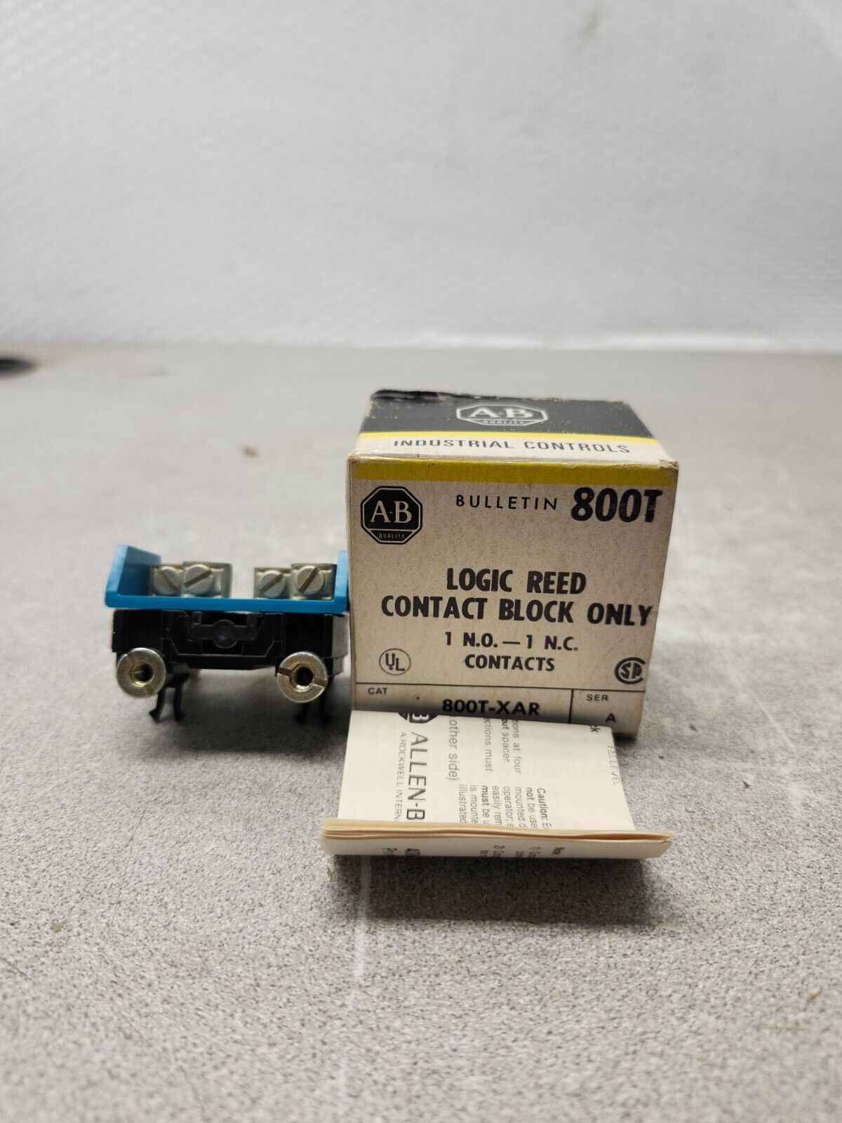 NEW IN BOX LOT OF 5 ALLEN BRADLEY LOGIC REED CONTACT BLOCK ONLY 800T-XAR