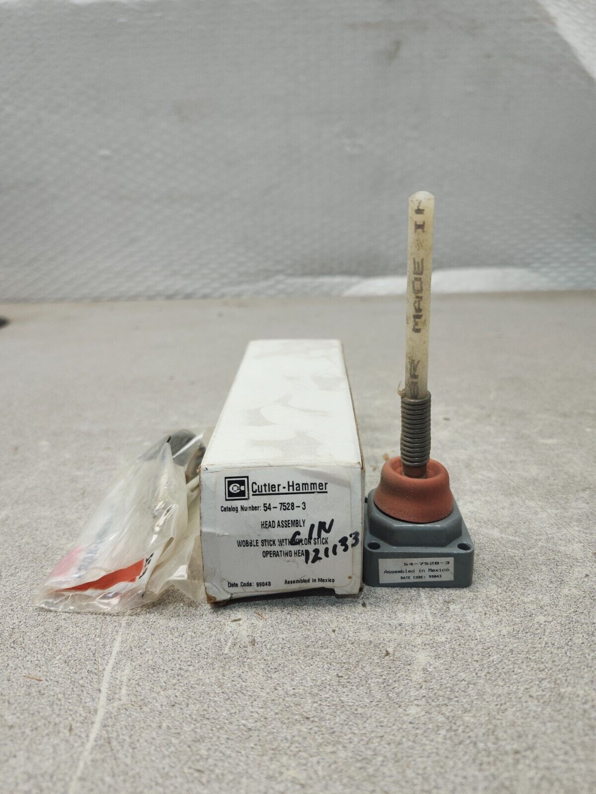 NEW IN BOX CUTLER-HAMMER HEAD ASSEMBLY WOBBLE STICK 54-7528-3