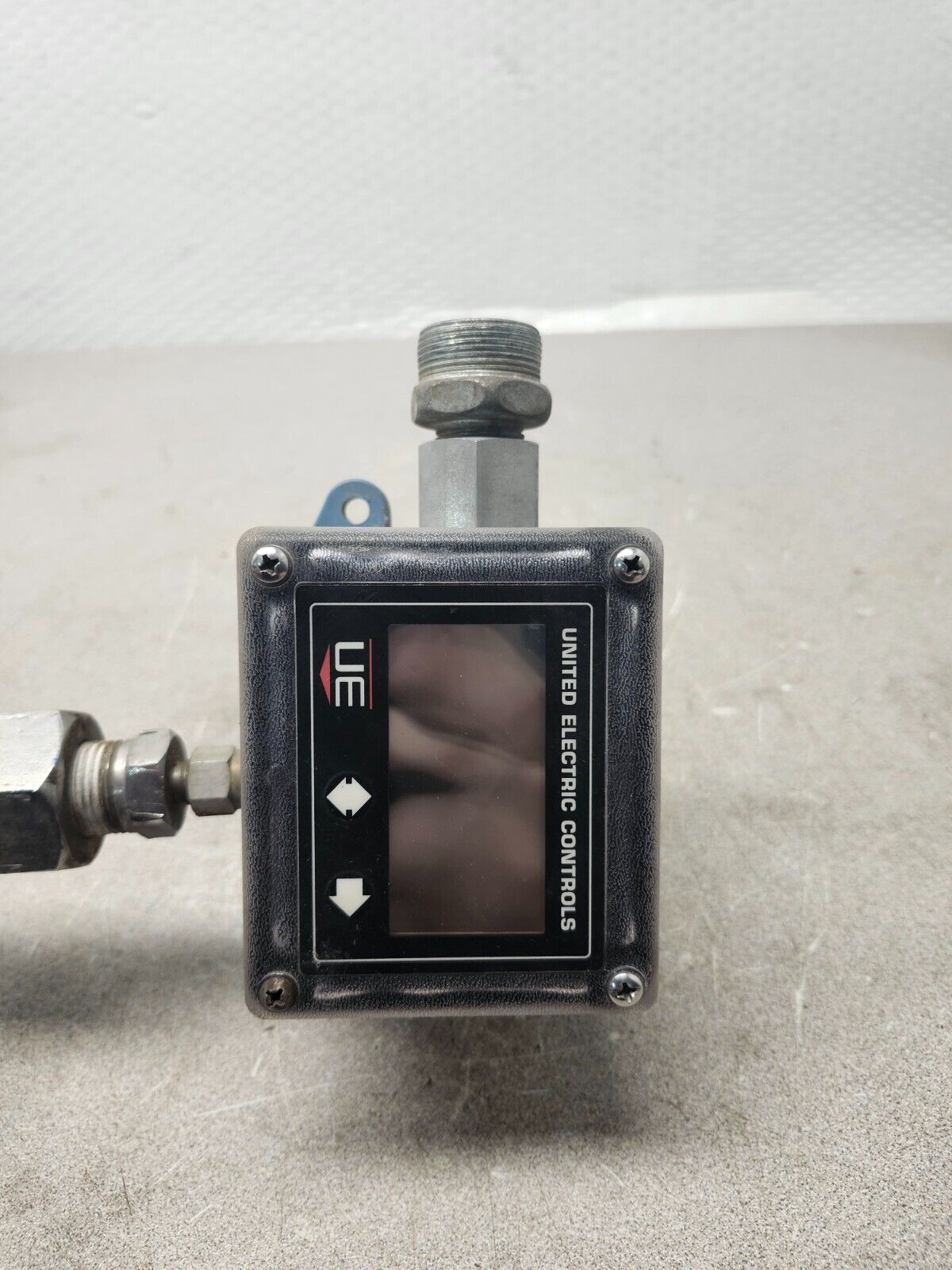 USED UE United Electronic Pressure Switch, 1/2" Ports 2W3A00TL1