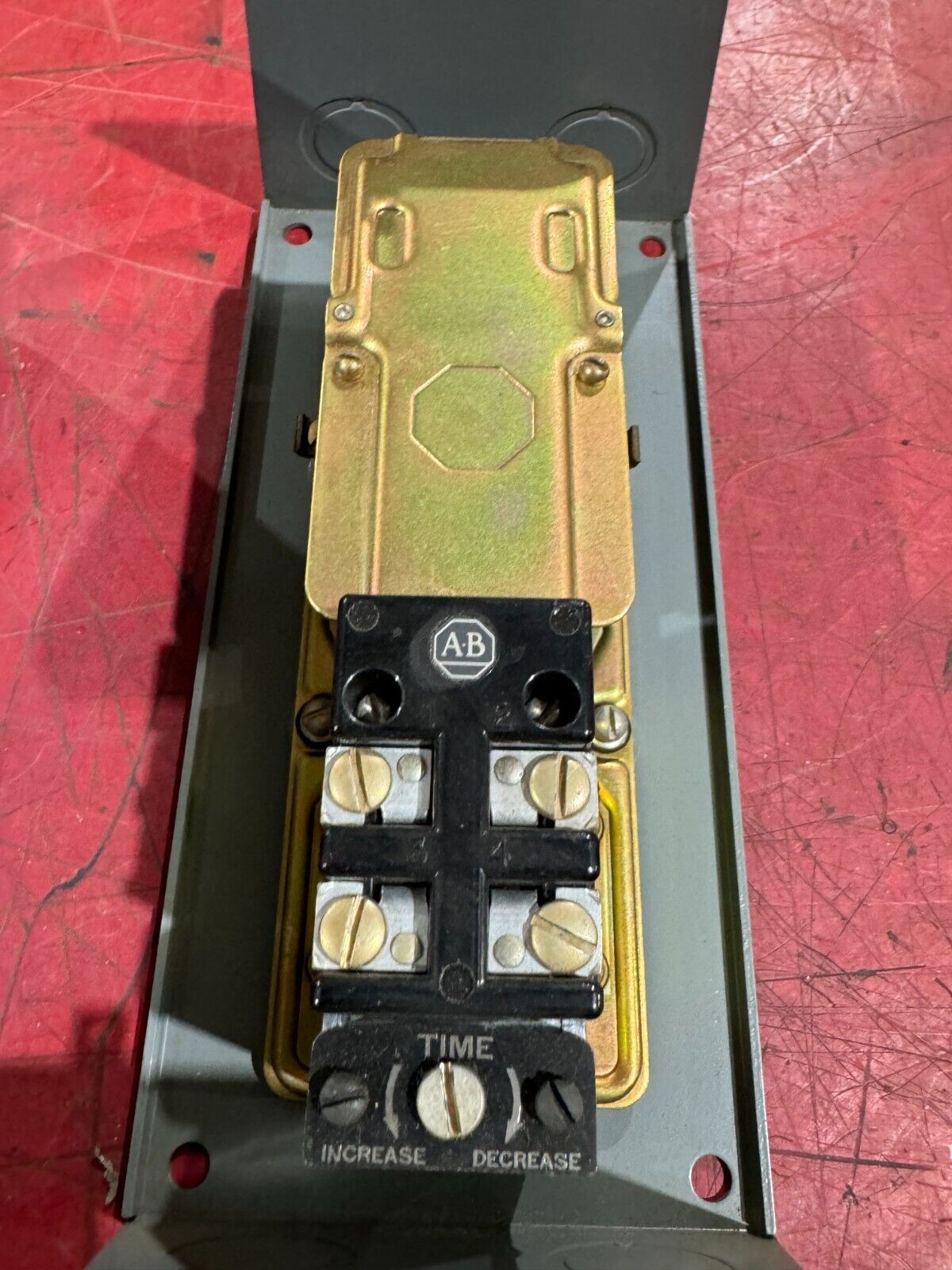 NEW NO BOX ALLEN-BRADLEY PNEUMATIC TIMING RELAY WITH ENCLOSURE 849-ZOD33-B