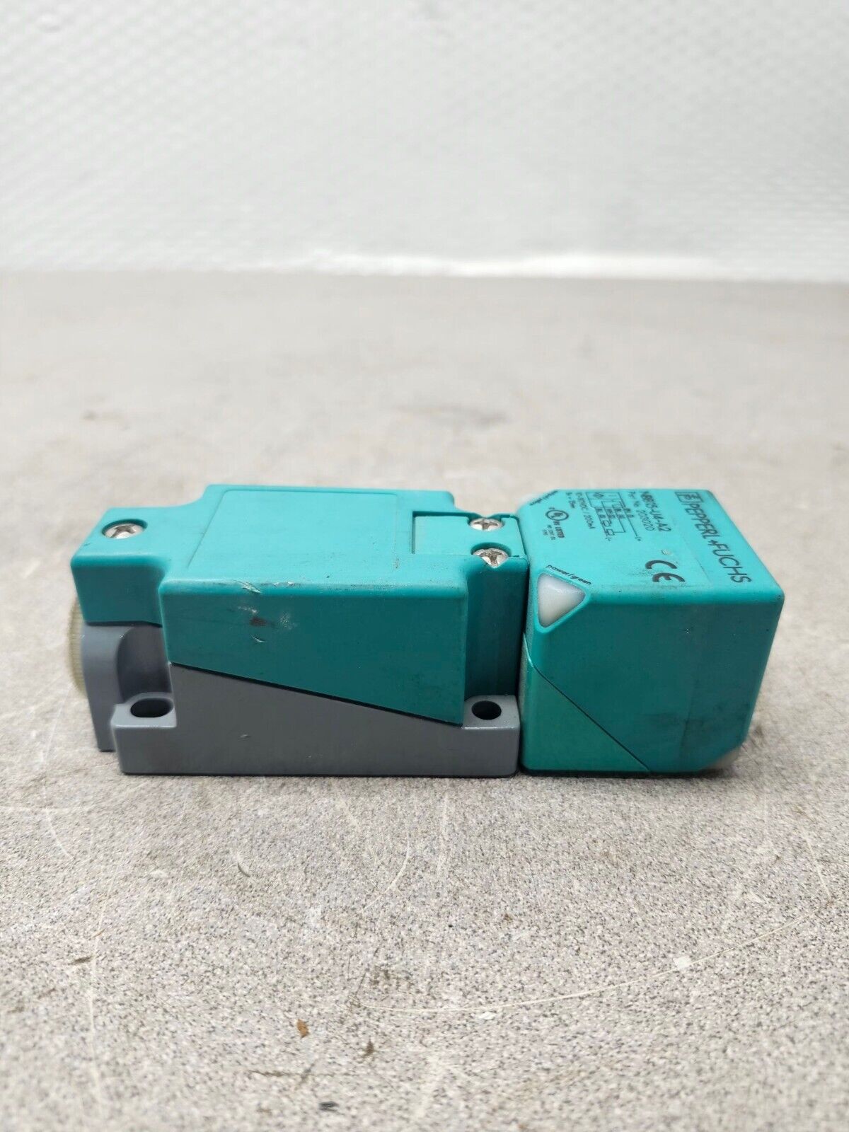 NEW NO BOX PEPPERL FUCHS PROXIMITY SENSOR NBB15-U4-A2