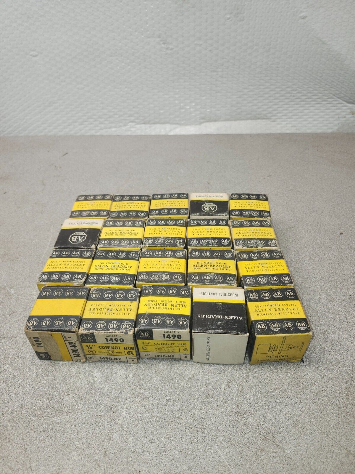 NEW IN BOX LOT OF 20 Allen Bradley Conduit Hub 3/4" 1490-N2