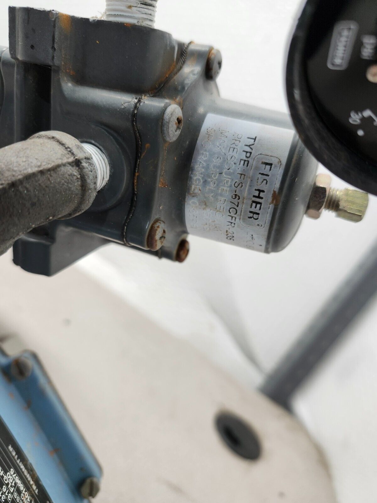 USED Foxboro Liquid Level Transmitter 13FA-MS31A5 W/FISHERREGULATOR FS-67CFR-235