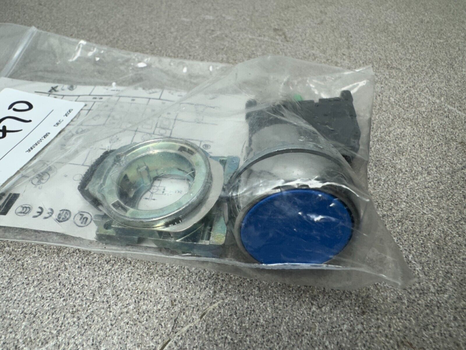 NEW IN PACKAGE SPRECHER SCHUH PUSH BUTTON SWITCH D7M-F6MX10