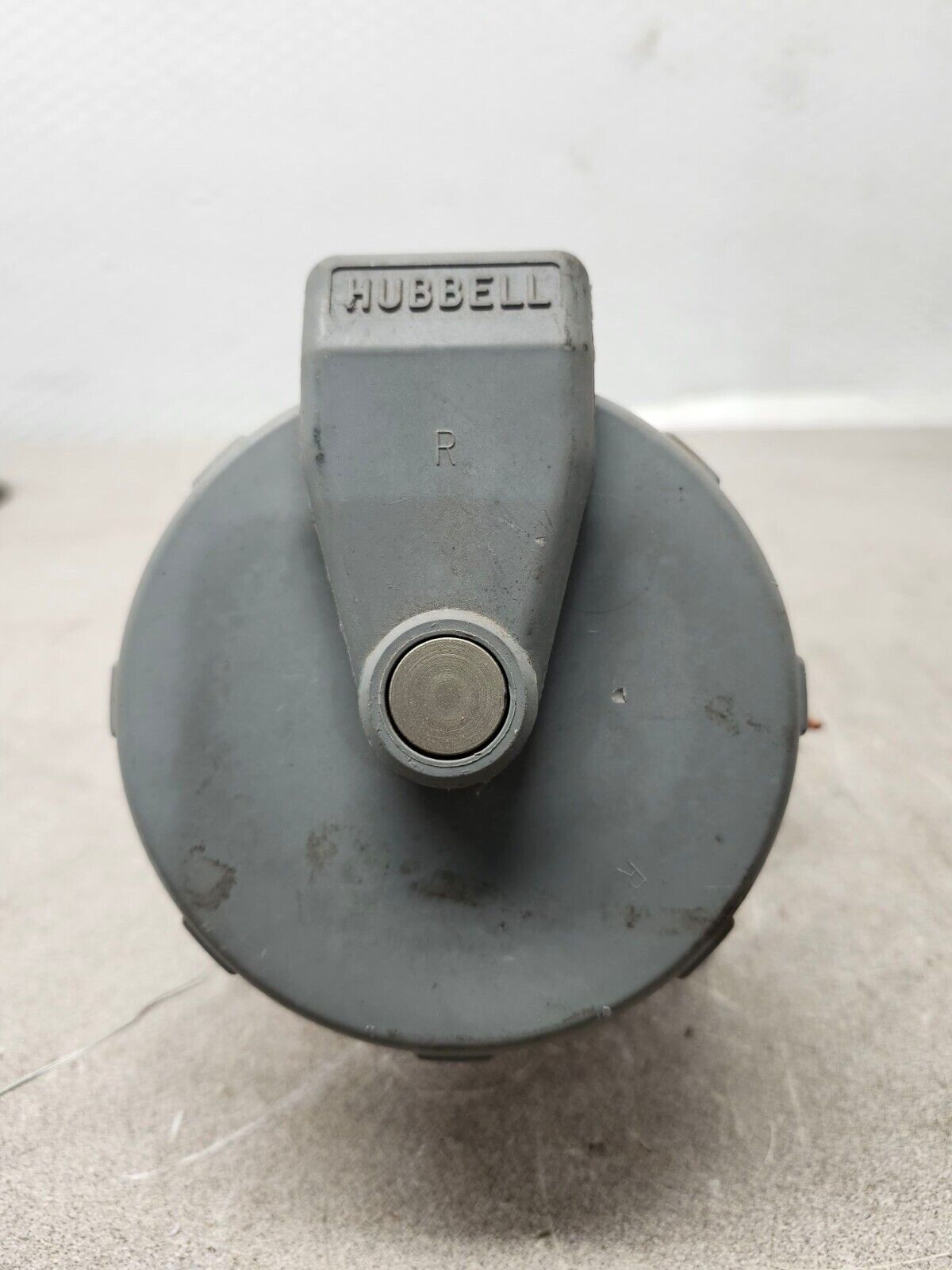 USED HUBBELL PLUG RECEPTACLE 560R7W