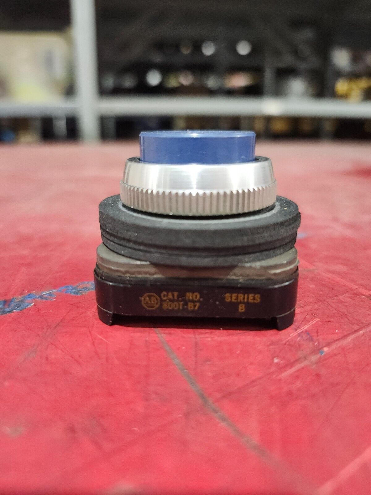 NEW IN BOX ALLEN BRADLY EXTENDED HEAD PUSH BUTTON BLUE 800T-B7A SER C