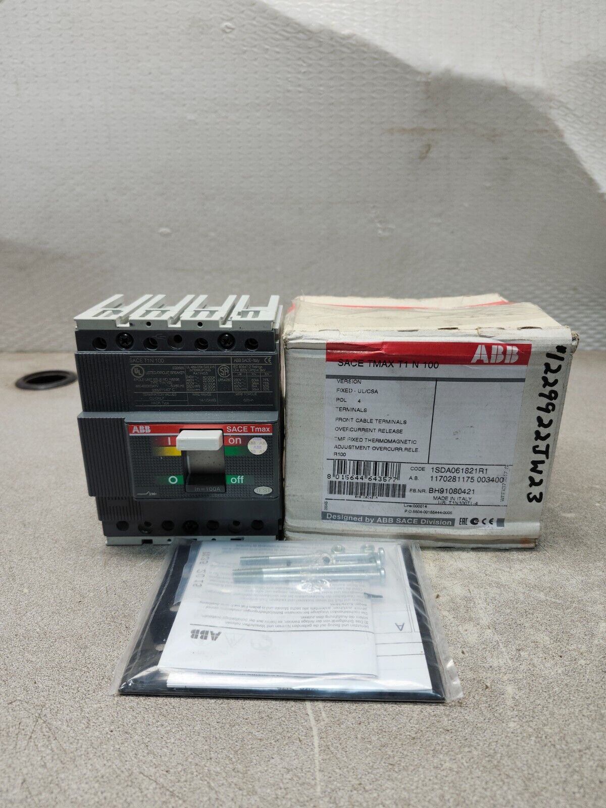 NEW IN BOX ABB CIRCUIT BREAKER SACET1N100