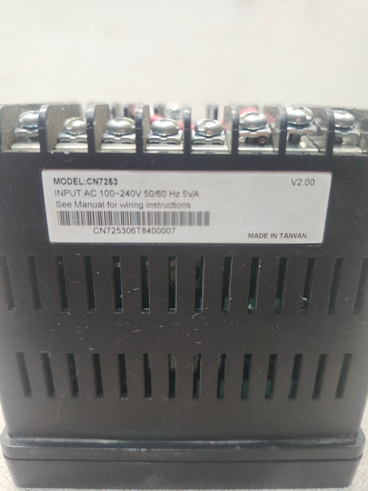 NEW NO BOX OMEGA TEMPERATURE PID CONTROLLER CN725