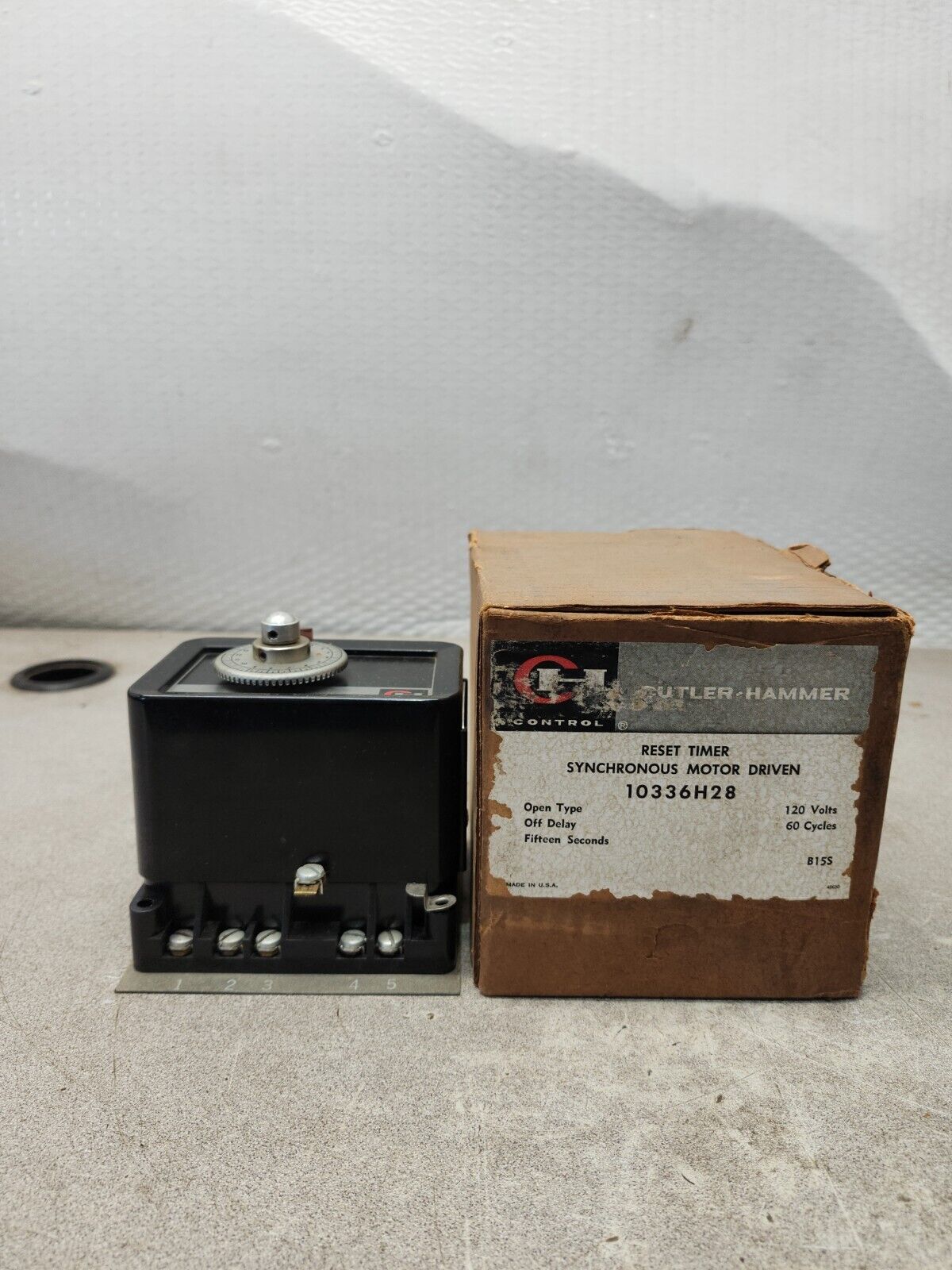 NEW IN BOX CUTLER-HAMMER TIMER 10336H28B15S