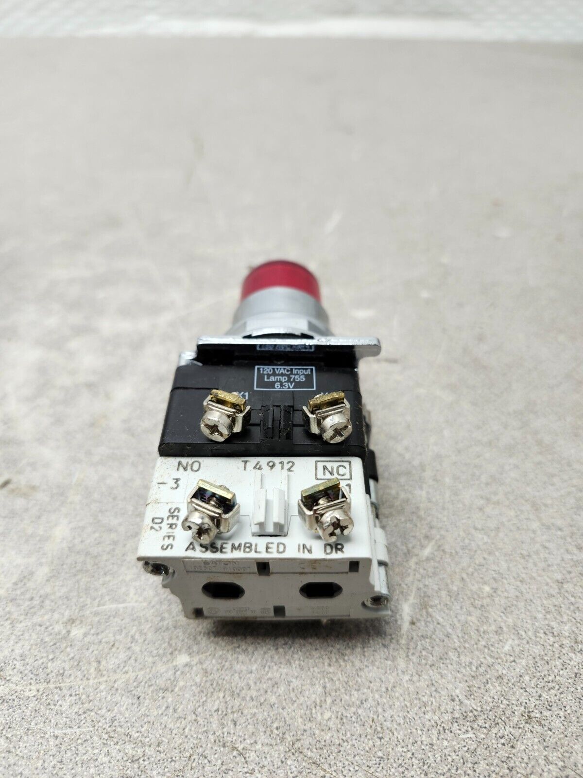 NEW IN BOX EATON RED LED BULB PUSHBUTTON 10250T411LRD06-1