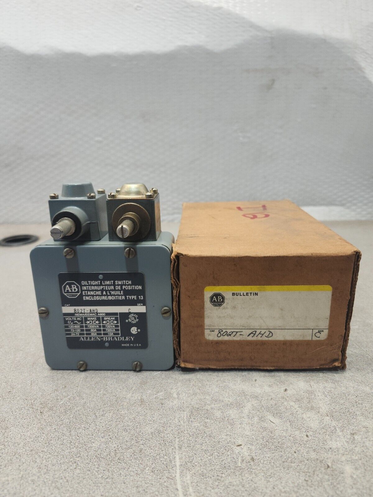 NEW IN BOX ALLEN BRADLEY LIMIT SWITCH NEMA TYPE 4/13 802T-AHD