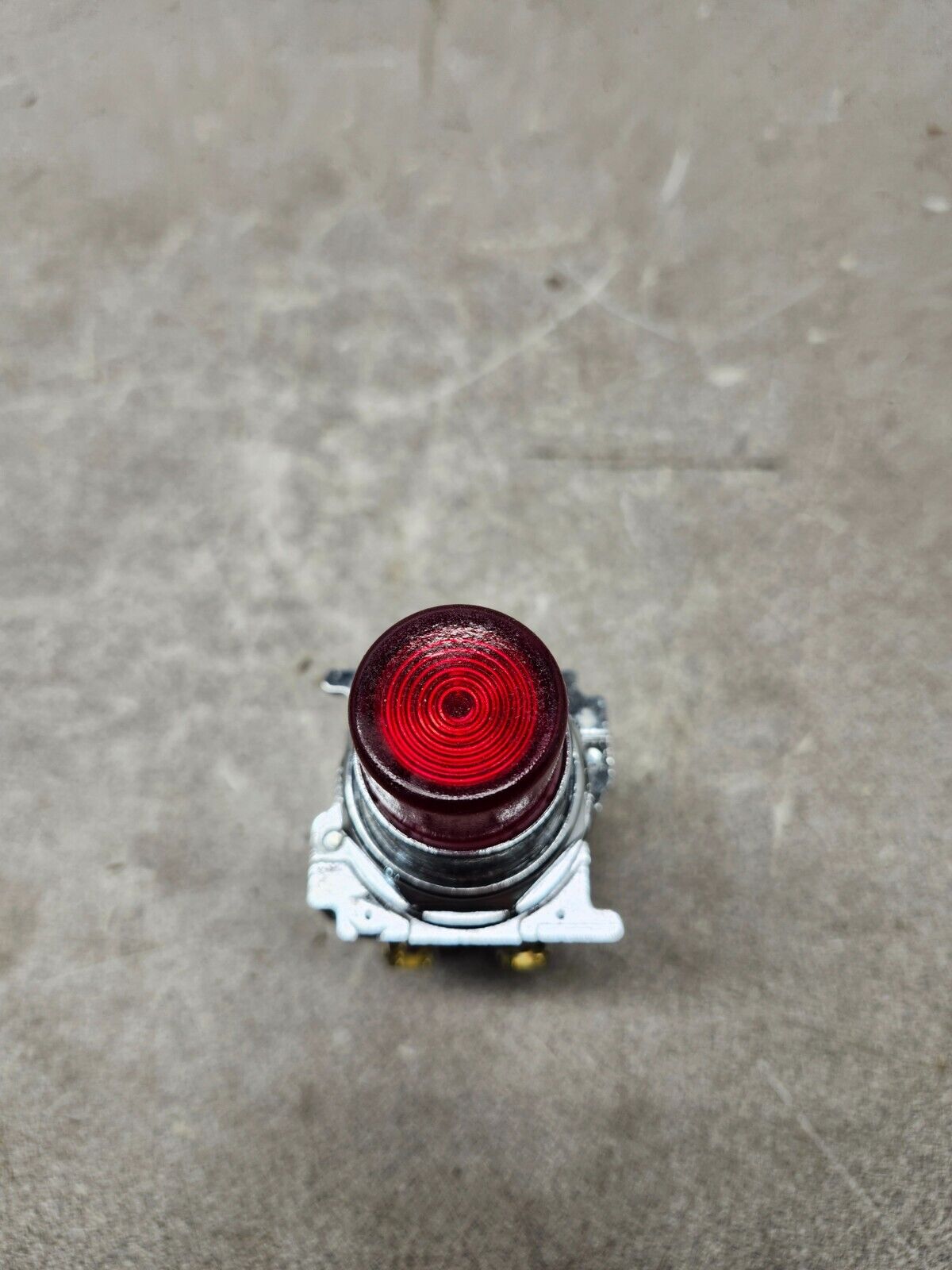 NEW IN BOX EATON RED LED BULB PUSHBUTTON 10250T411LRD06-1