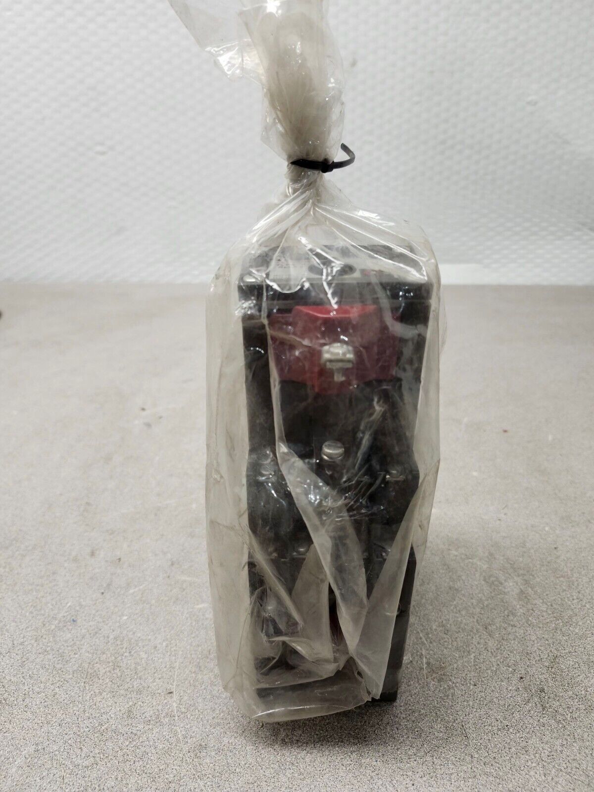 NEW NO BOX Hammer Relay Type M With Latch 300 Volt AC COIL 120 V 60 HZ D23MR802