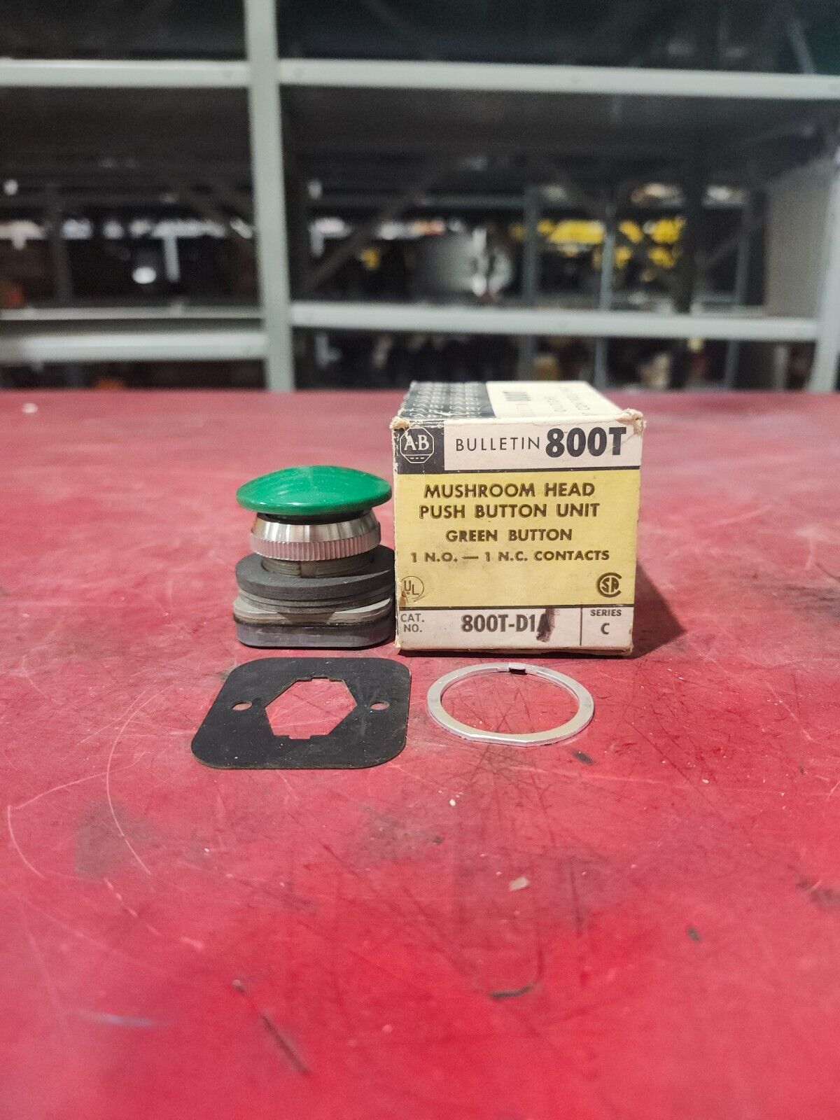 NEW IN BOX ALLEN BRADLY PUSH BUTTON 800T-D1A SER C