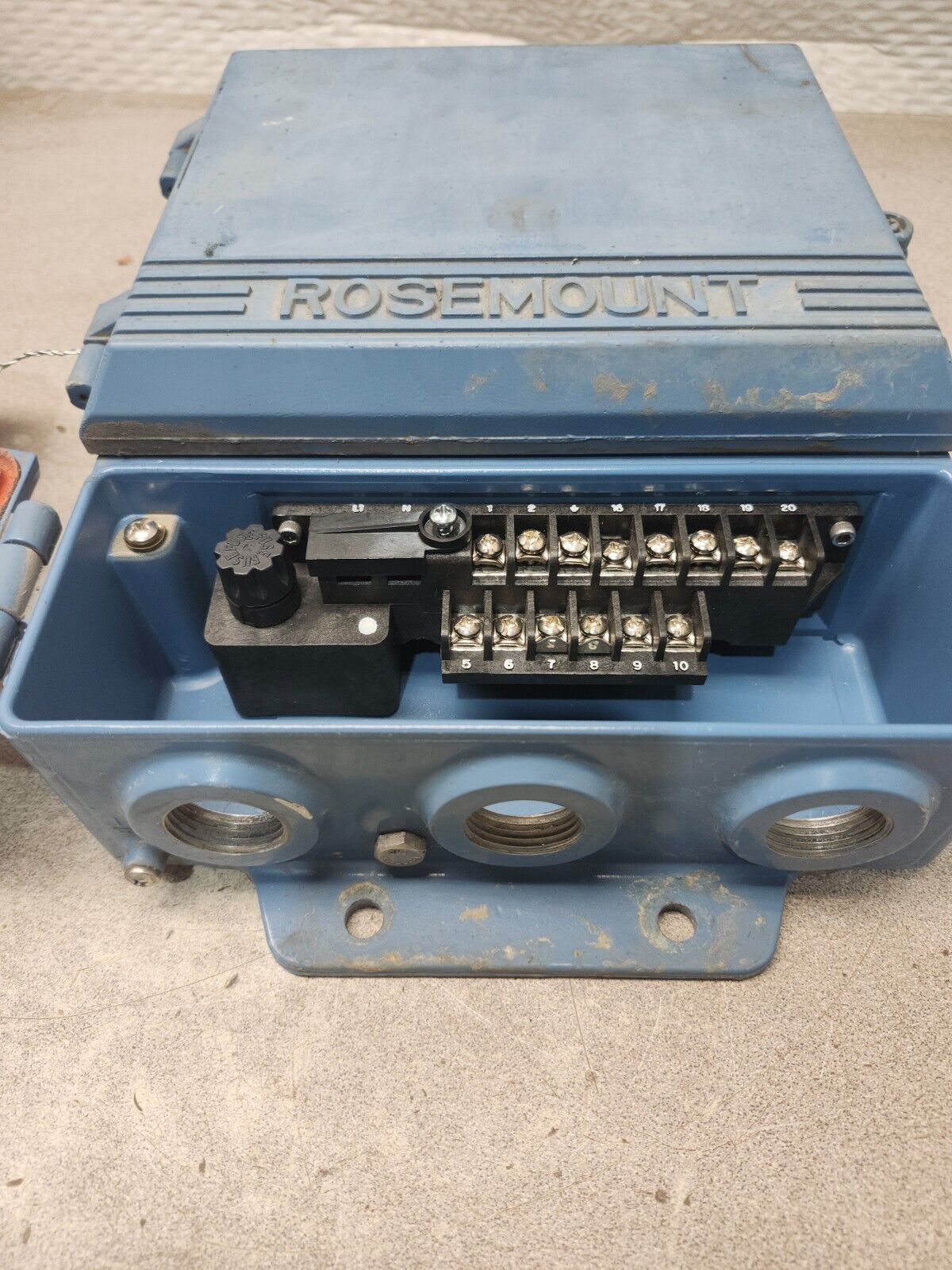 USED ROUSEMOUNT MAGNETIC FLOW TRANSMITTER 8712HR12C1N0F0235