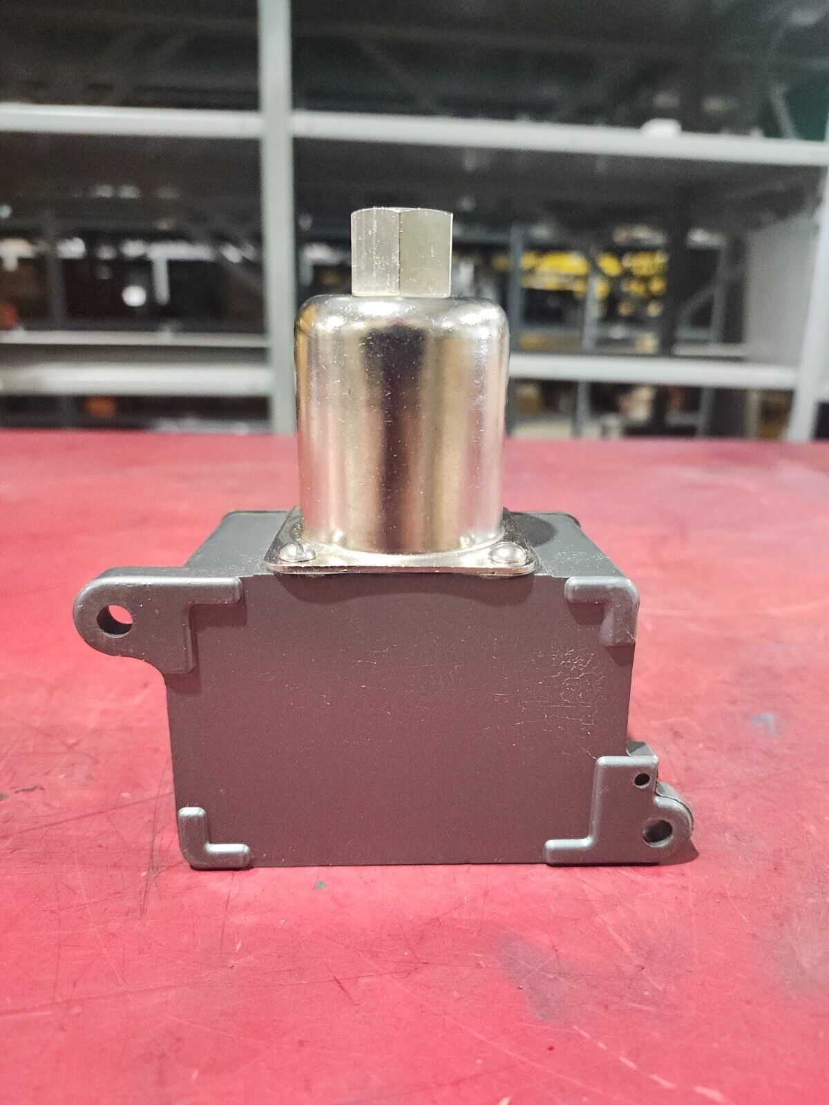 NEW IN BOX UNITED ELECTRIC PRESSURE SWITCH J6D 142 9550