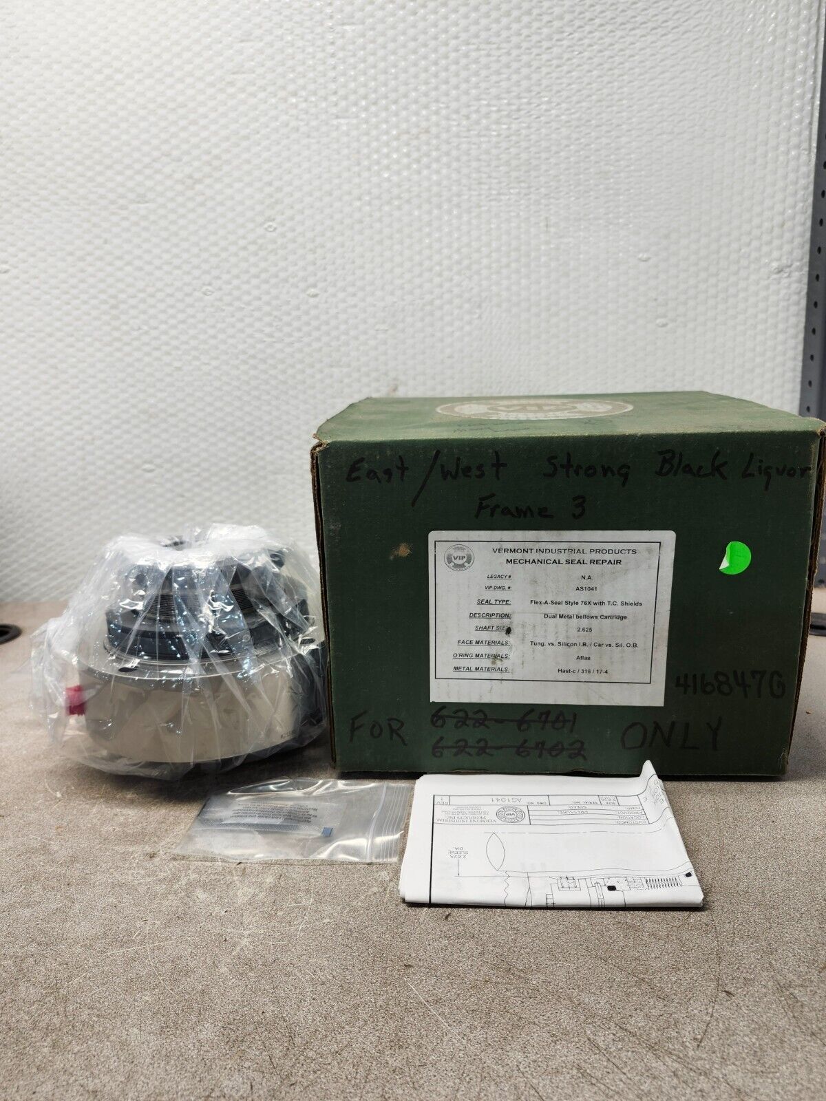 NEW IN BOX VIP FLEX-A-SEAL STYLE 76X WIYH T.C. SHIELDS SHAFT SIZE 2.625 AAS1041