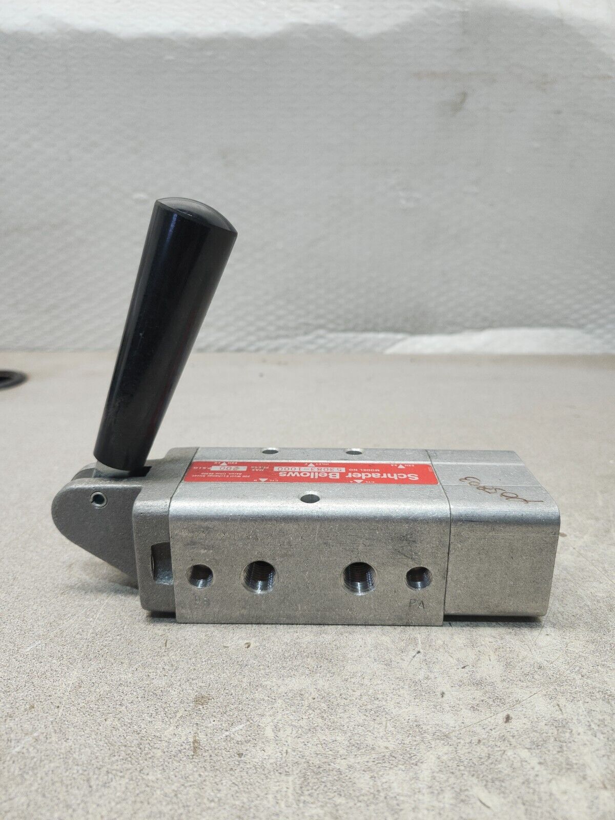 NEW NO BOX SCHRADER BELLOWS LEVER OPERATED AIR CONTROL VALVE 53083-1000