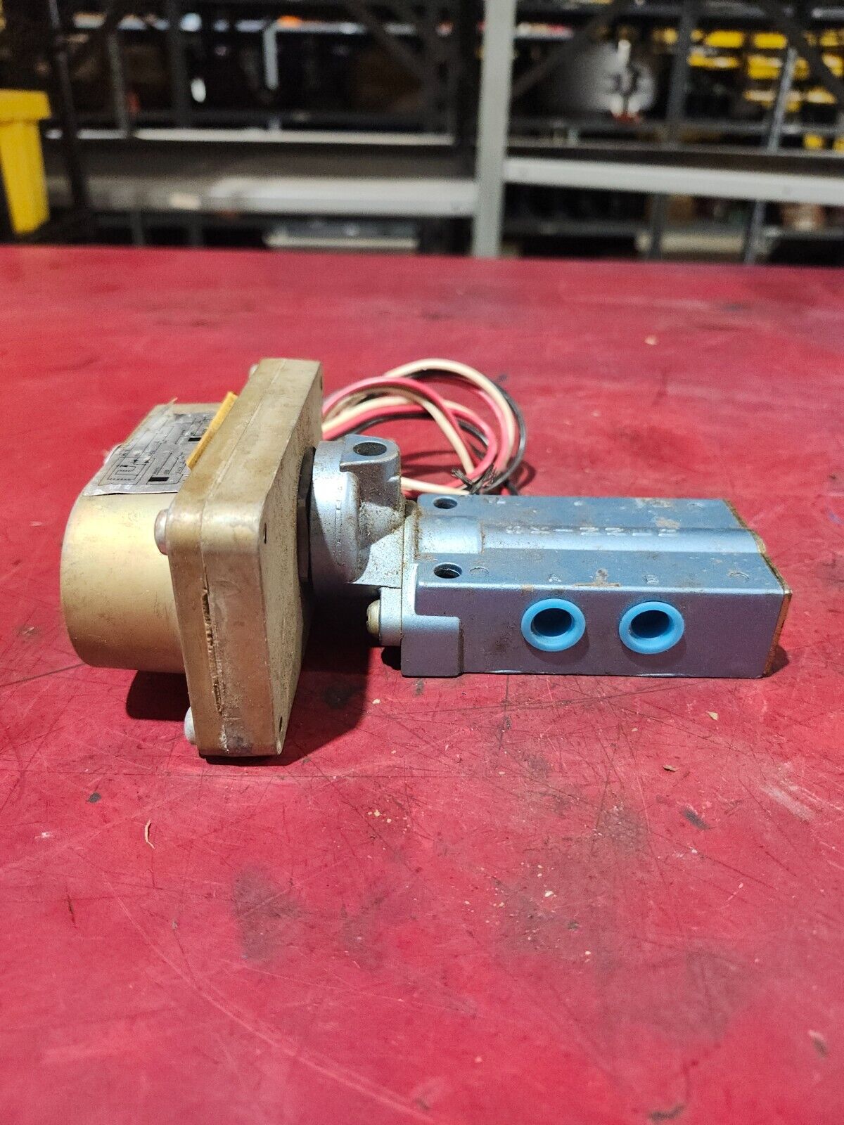 NEW NO BOX SKINNER 1/4"NPT 30-150PSI 120VAC SOLENOID VALVE XH935RBM2150 GT8