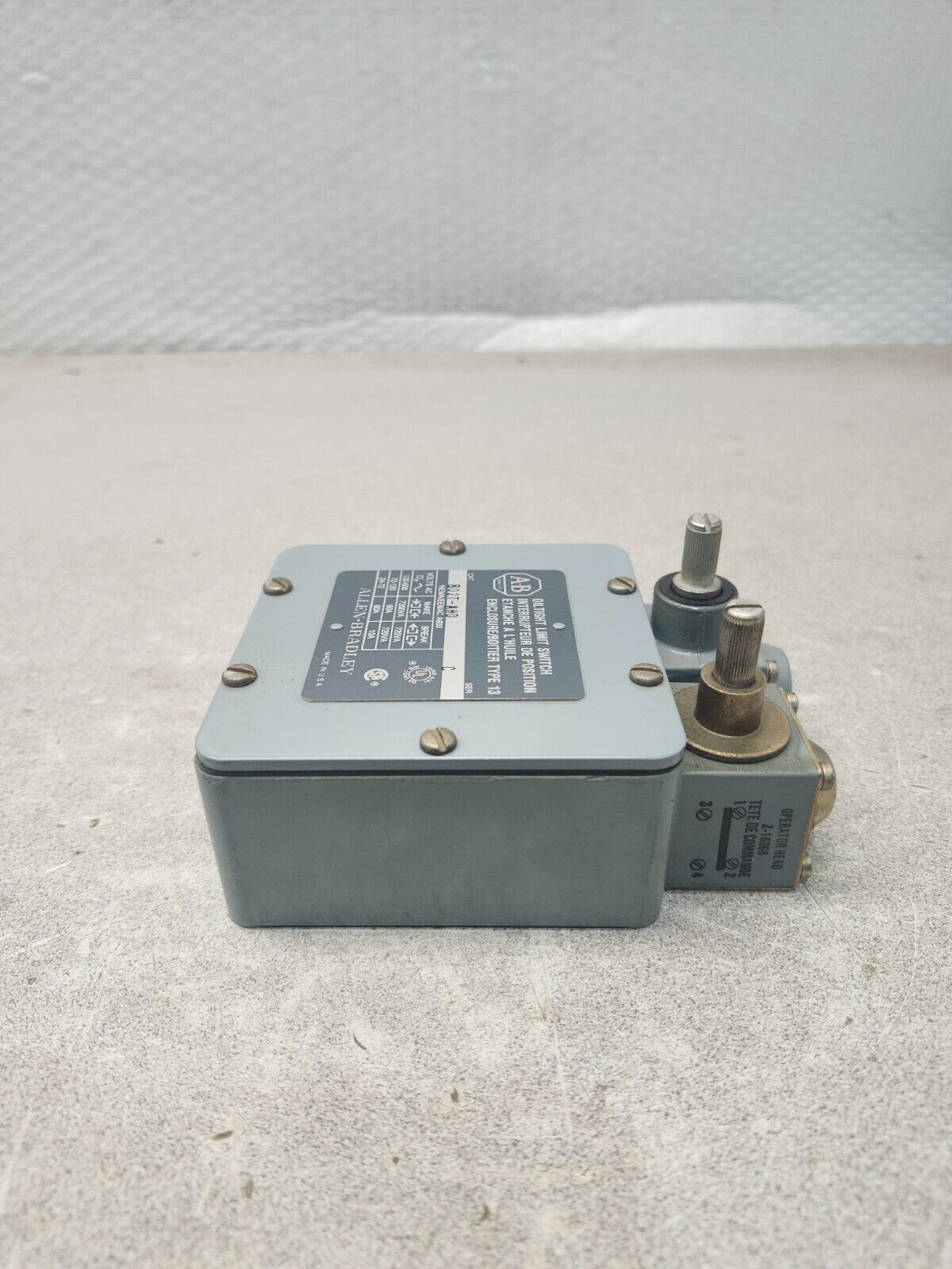 NEW IN BOX ALLEN BRADLEY LIMIT SWITCH NEMA TYPE 4/13 802T-AHD