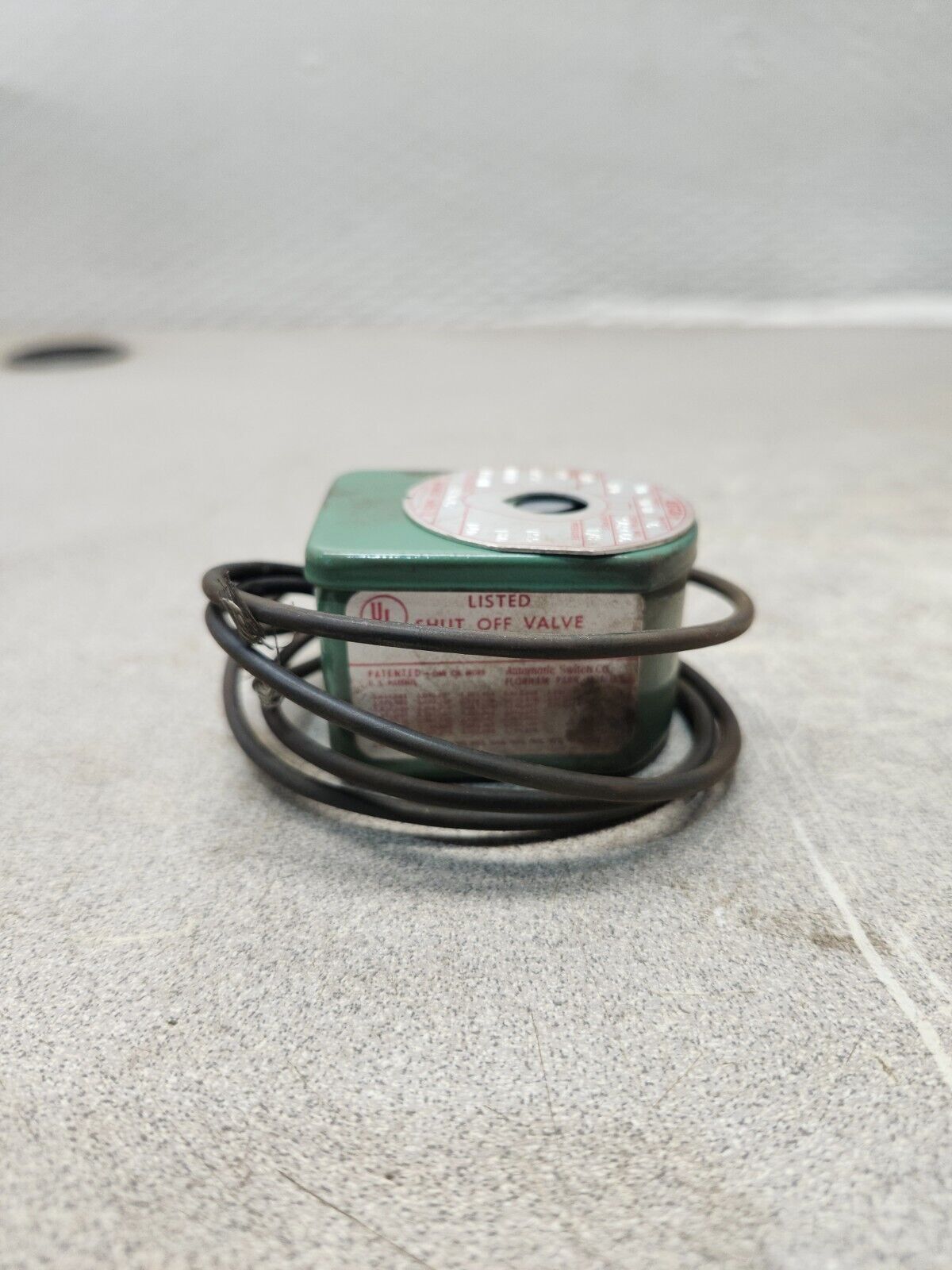 NEW IN BOX ASCO SOLENOID VALVE 1/8'' 120V/60HZ 8262C2