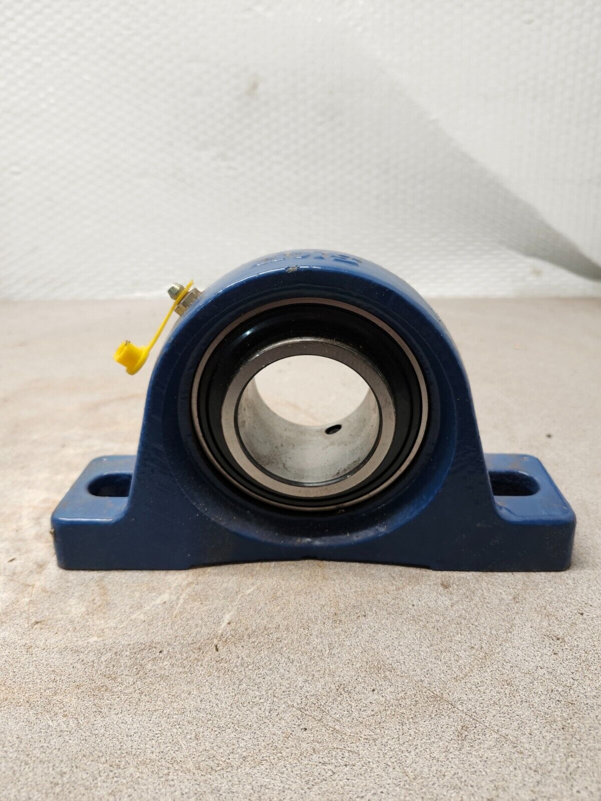 NEW NO BOX SKF PILLOW BLOACK BALL BEARING YAR 211-203-2F