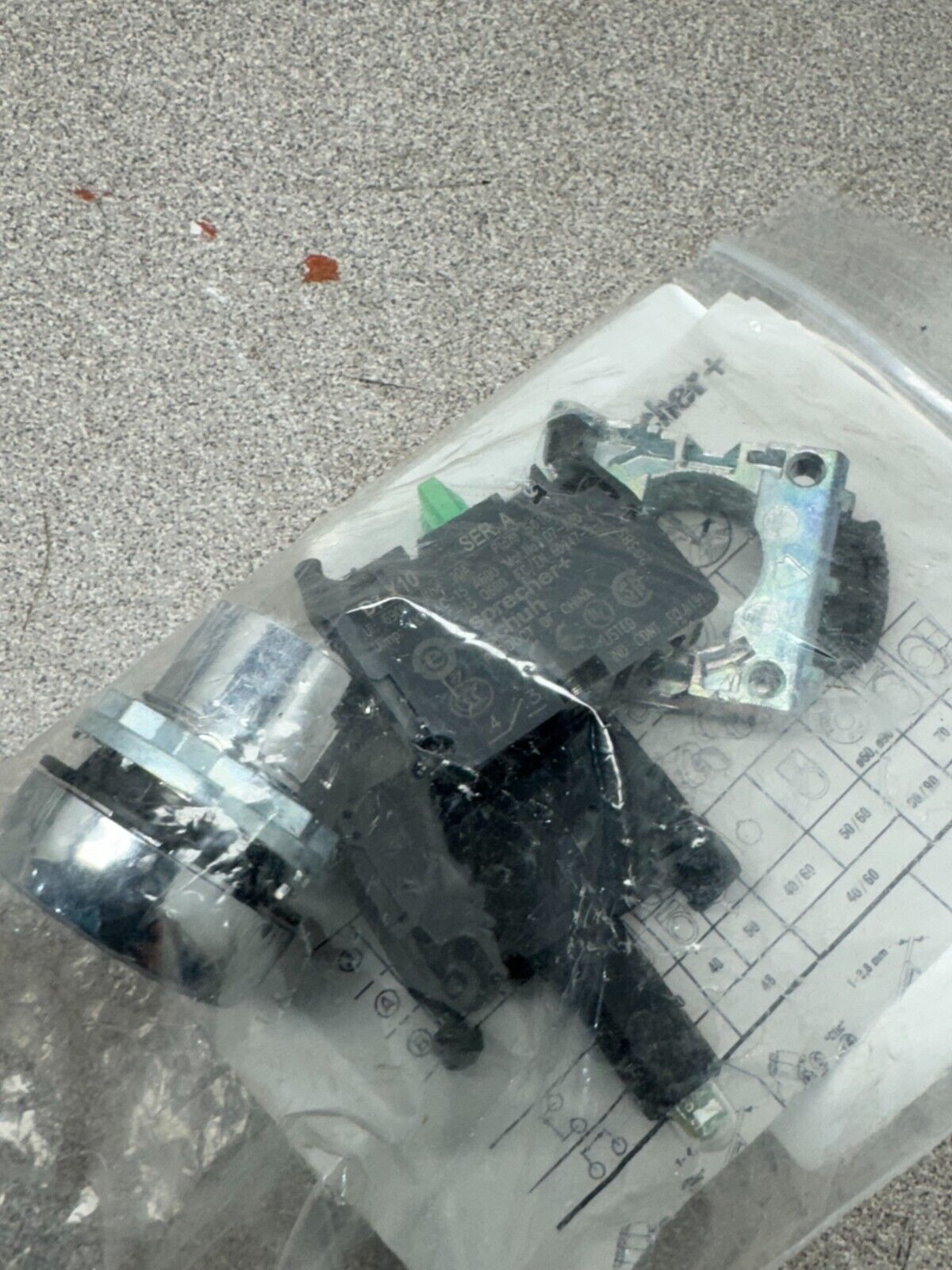 NEW IN PACKAGE SPRECHER SCHUH PUSH BUTTON SWITCH D7M-LF4MN5RX10