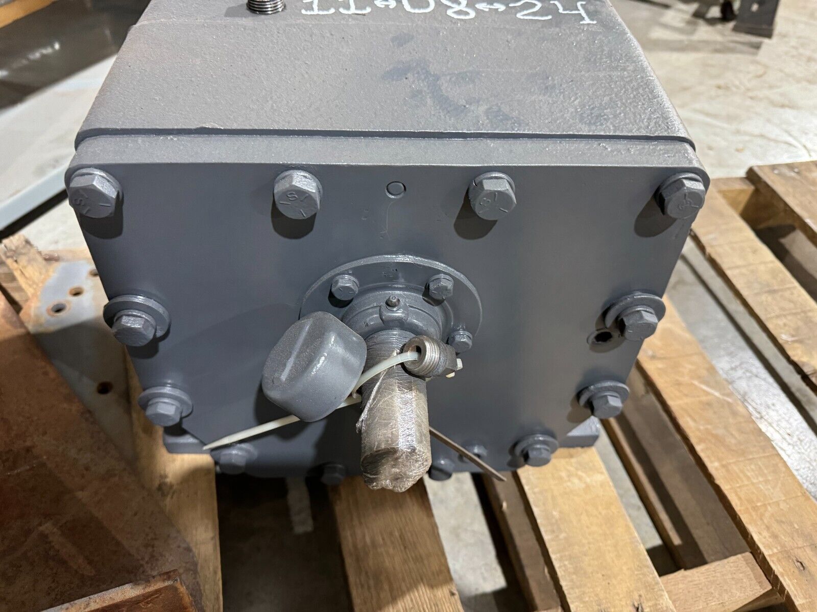 USED FALK 1040F ENCLOSED GEAR DRIVE SPEED REDUCER 17.10 RATIO 52-1040FZ2AS