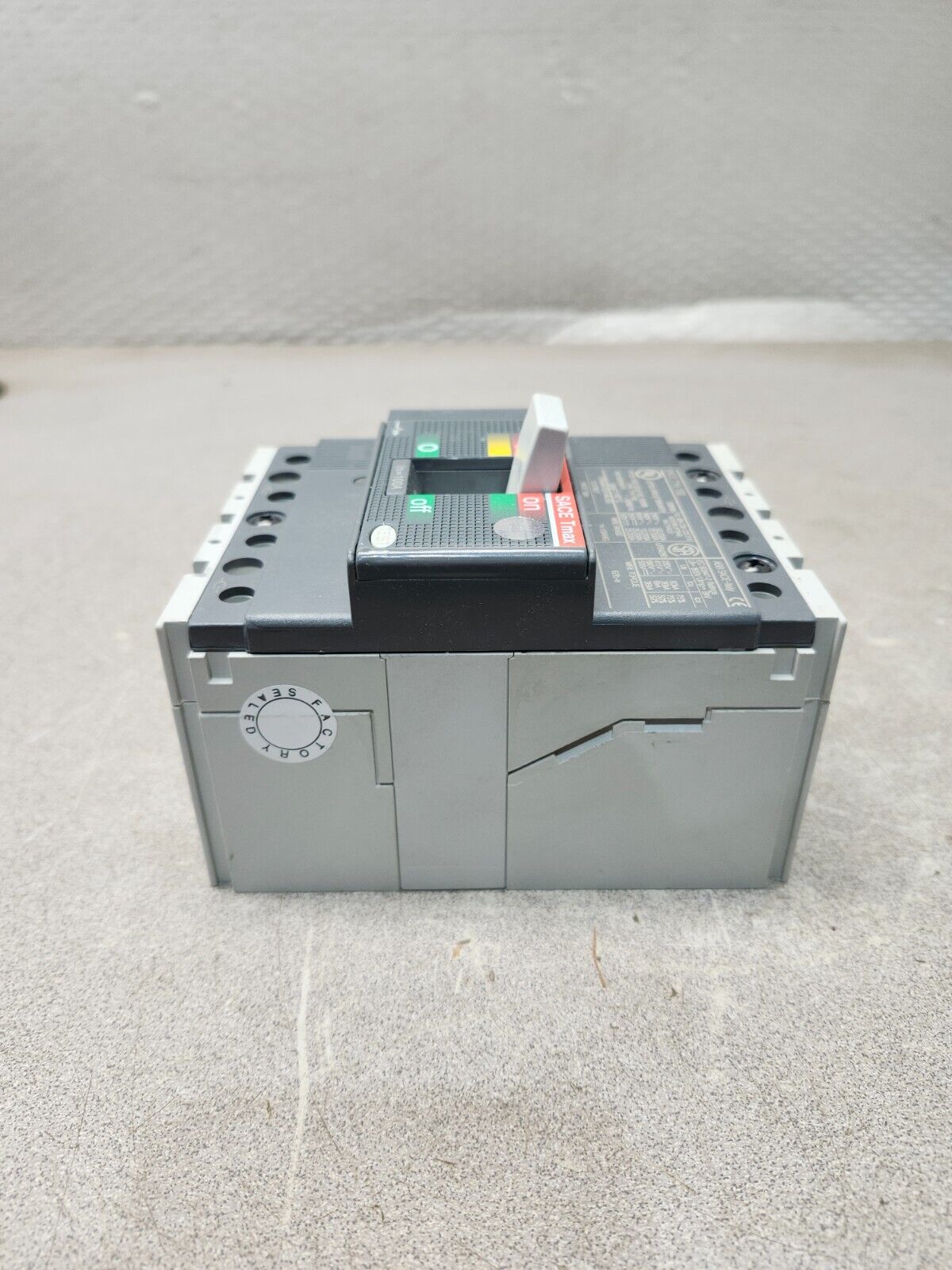 NEW IN BOX ABB CIRCUIT BREAKER SACET1N100