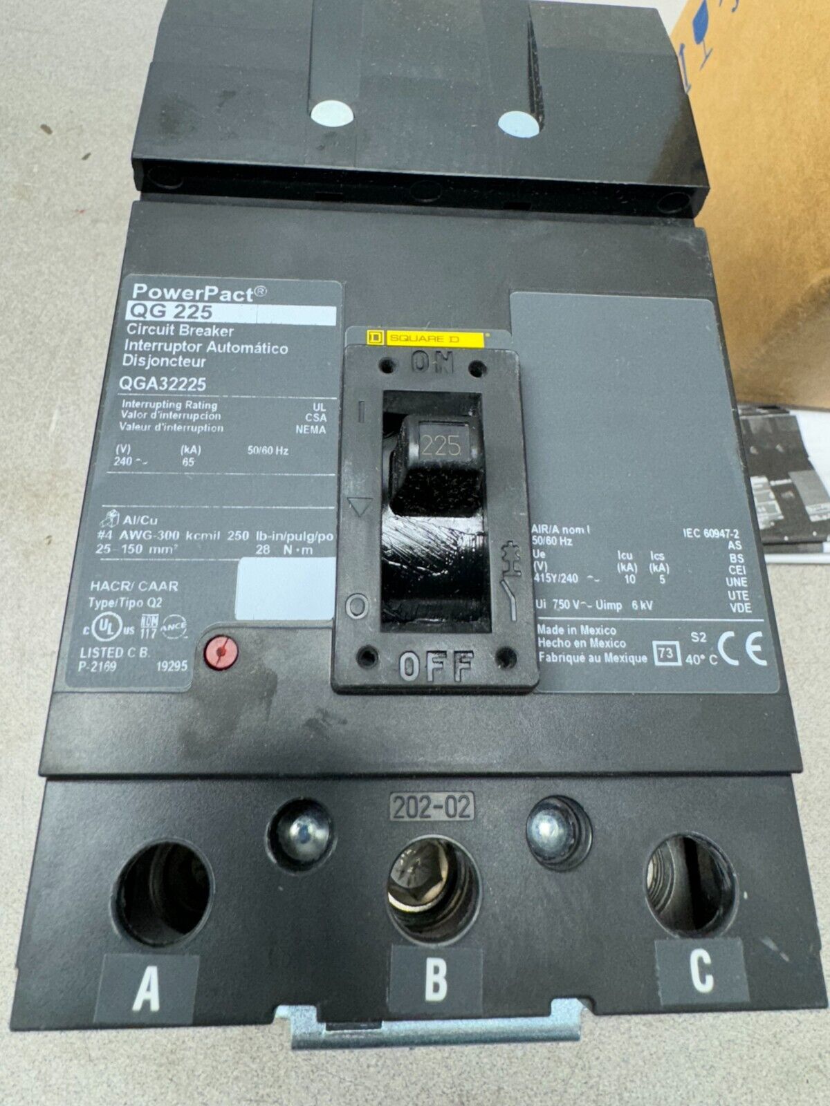 NEW IN BOX SQUARE D QG225 POWERPACT 3 POLE 225AMP CIRCUIT BREAKER QGA32225