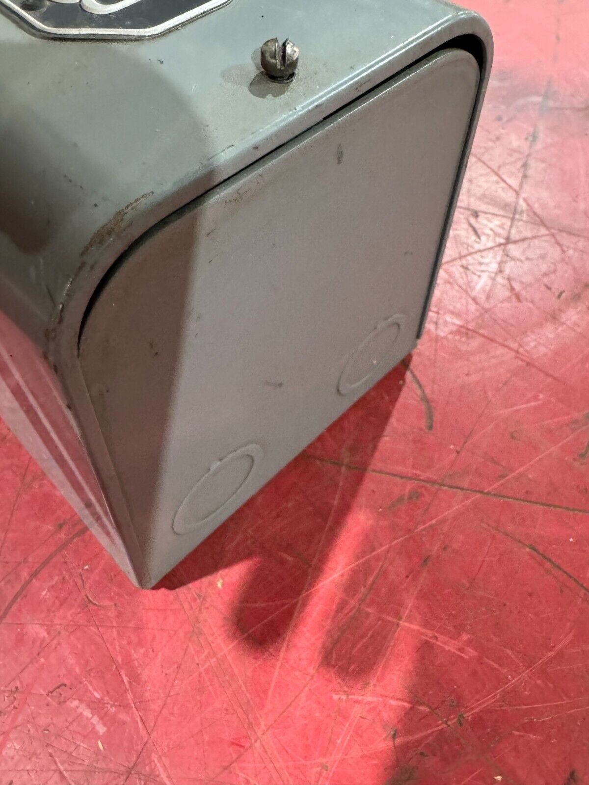 NEW NO BOX ALLEN-BRADLEY PNEUMATIC TIMING RELAY WITH ENCLOSURE 849-ZOD33-B