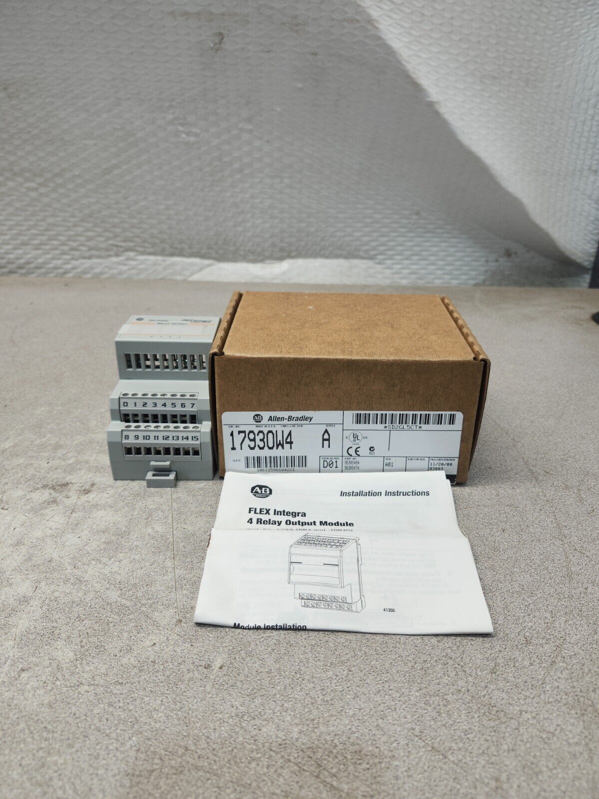 NEW IN BOX ALLEN BRADLEY Output Module 17930W4