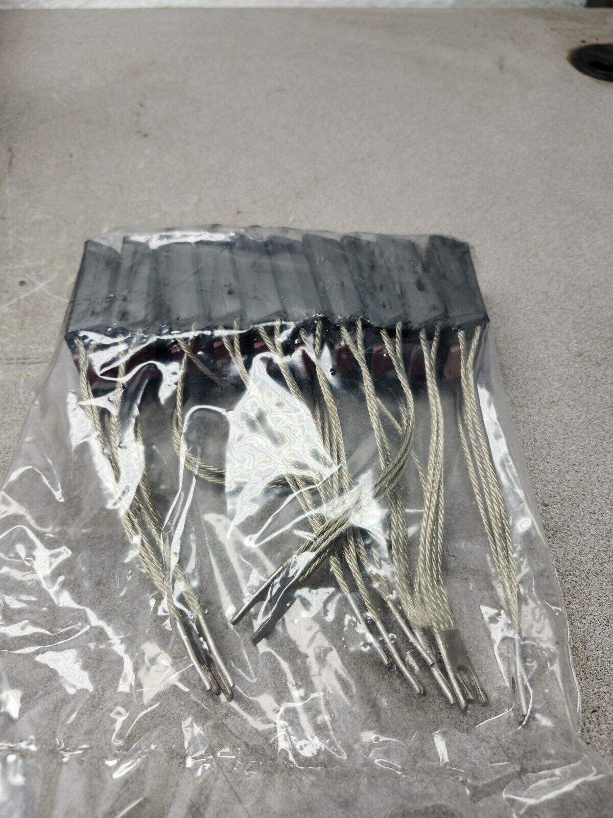 NEW IN BOX LOT OF 60 Helwig Carbon Motor Brushes S0218504