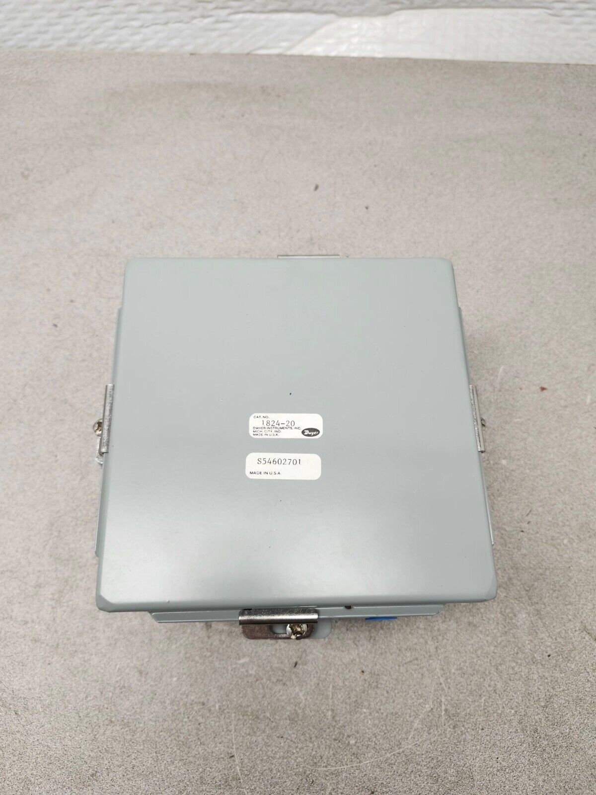 NEW IN BOX DWYER PRESSURE SWITCH IN WEATHERPROOF HOUSING 1824-20 WP