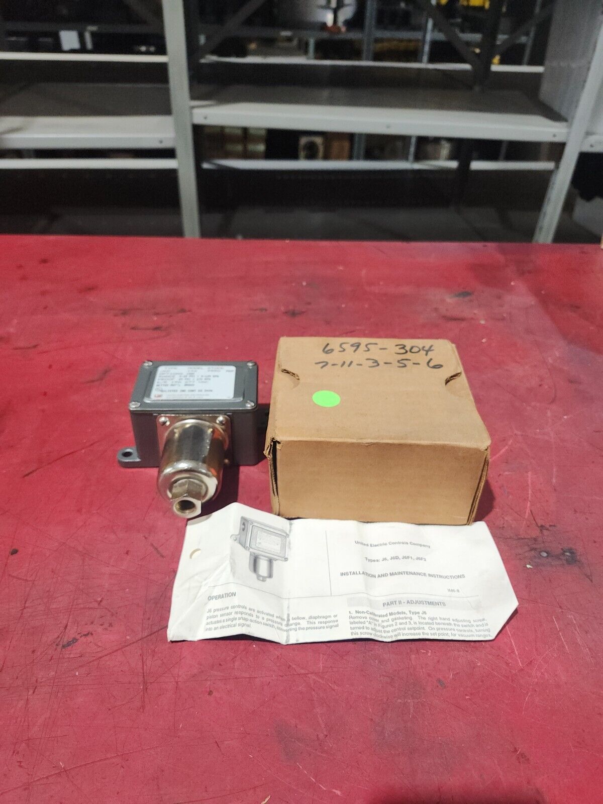 NEW IN BOX UNITED ELECTRIC PRESSURE SWITCH J6D 142 9550