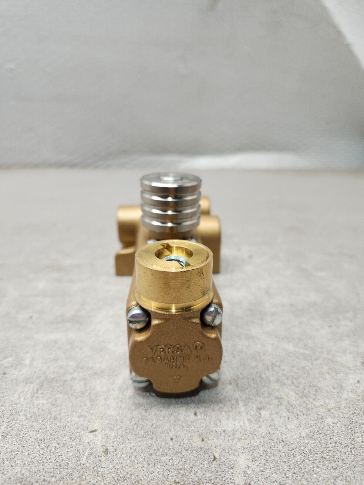 NEW IN BOX VERSA PNEUMATIC DIRECTIONAL VALVE VAP-3401-181D-NGS