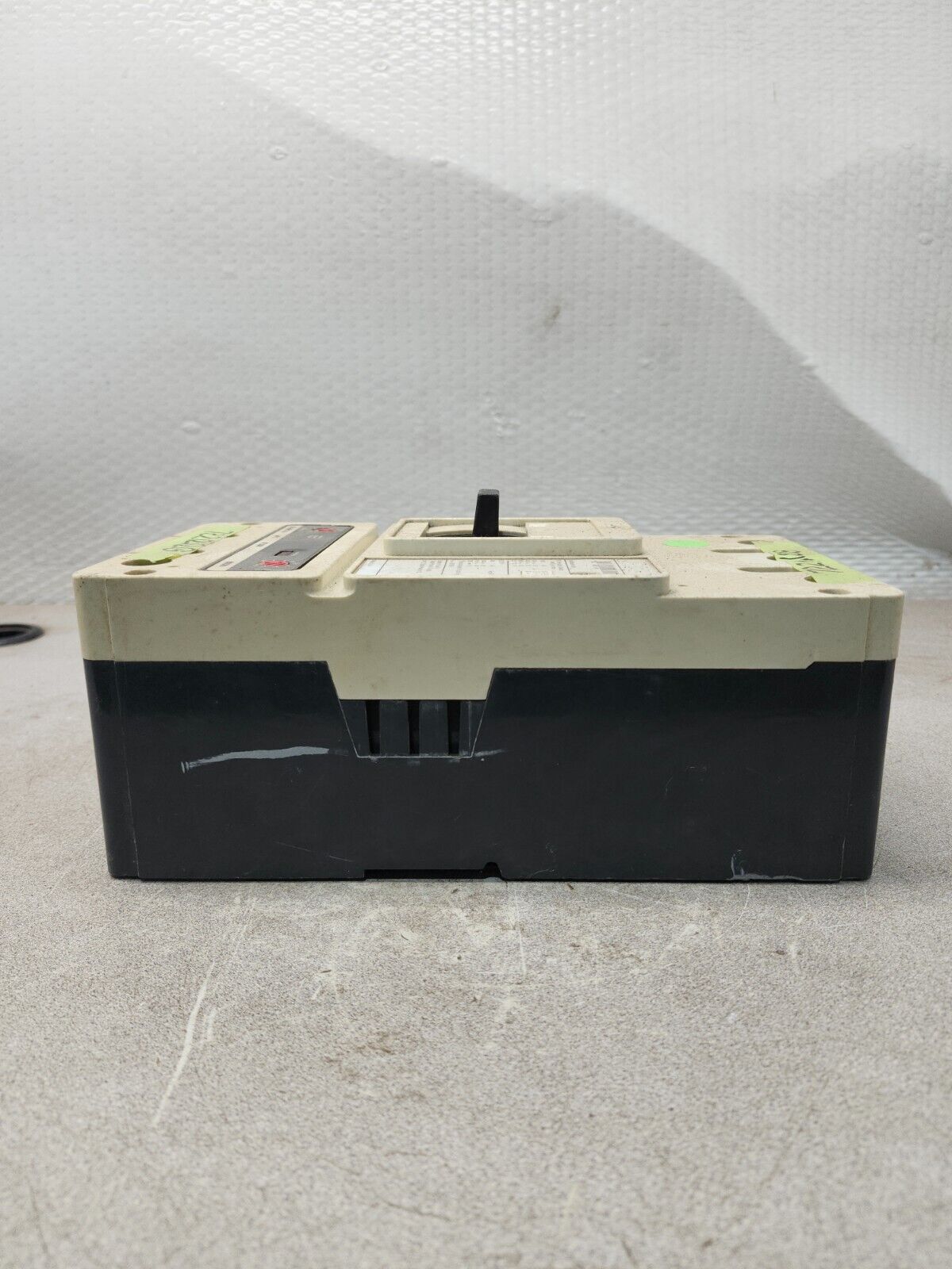 USED Cutler Hammer Circuit Breaker 400A 600VAC 2 Pole KD2400F