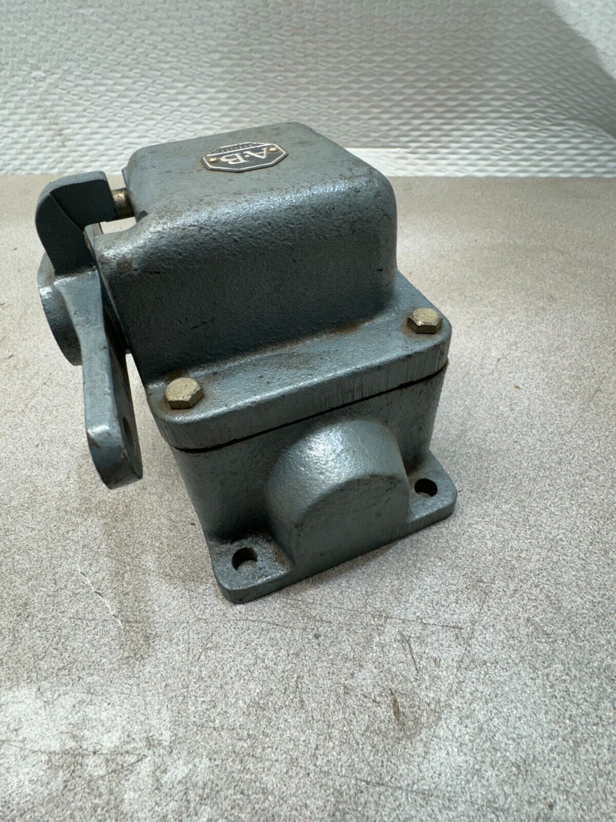 NEW SURPLUS ALLEN-BRADLEY 800 LIMIT SWITCH 1HW4C-14592