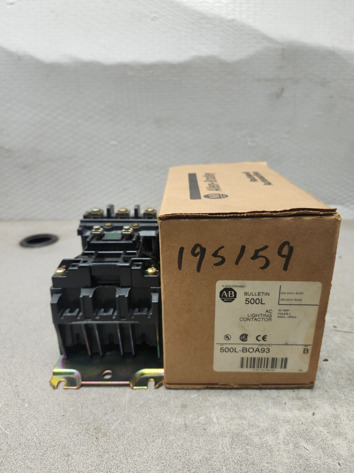 NEW IN BOX ALLEN-BRADLEY AC LIGHTING CONTACTOR 500L-BOA93