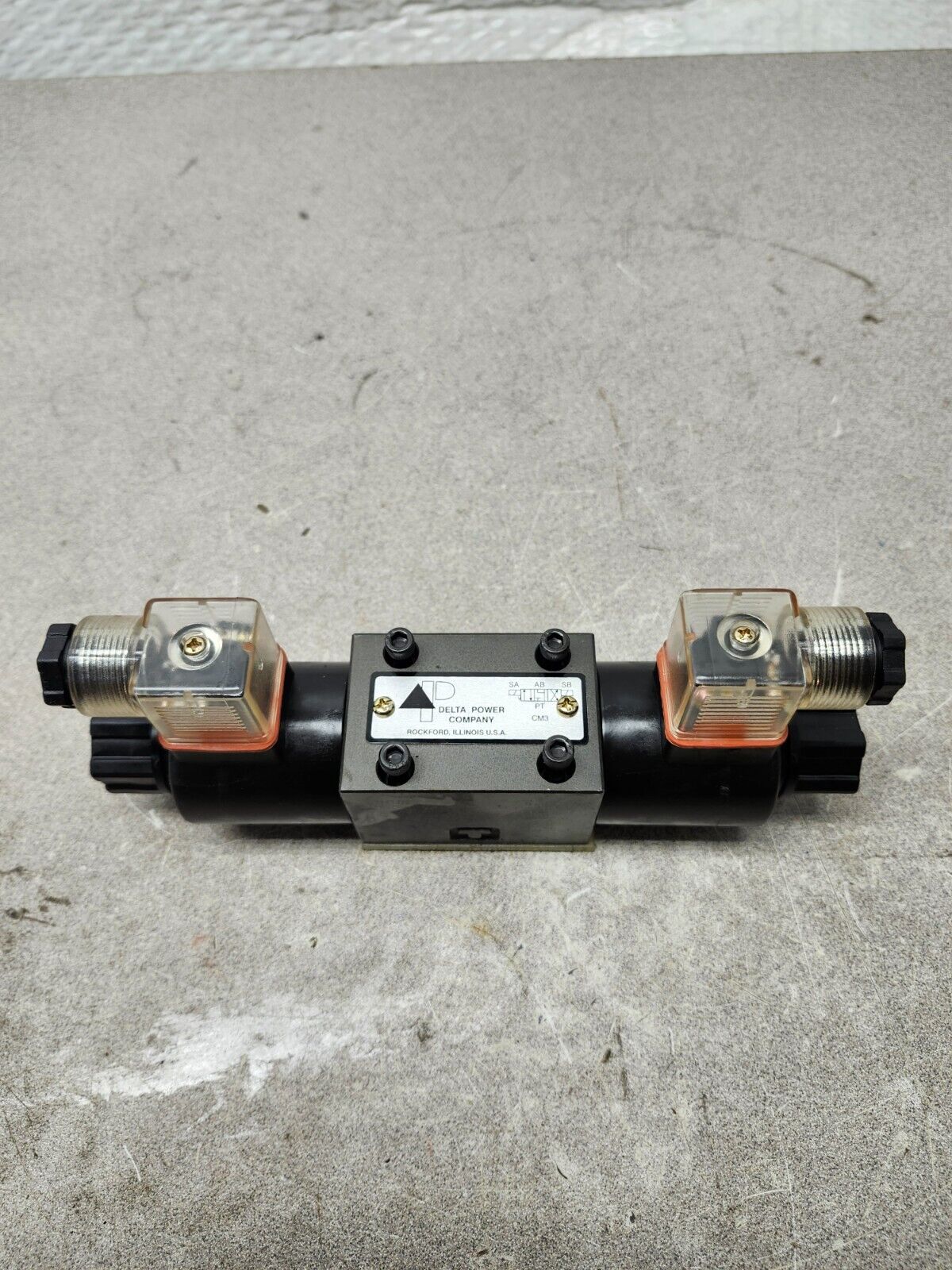 NEW IN BOX DELTA POWER HYDRAULIC 4-WAY SOLENOID VALVE 20380