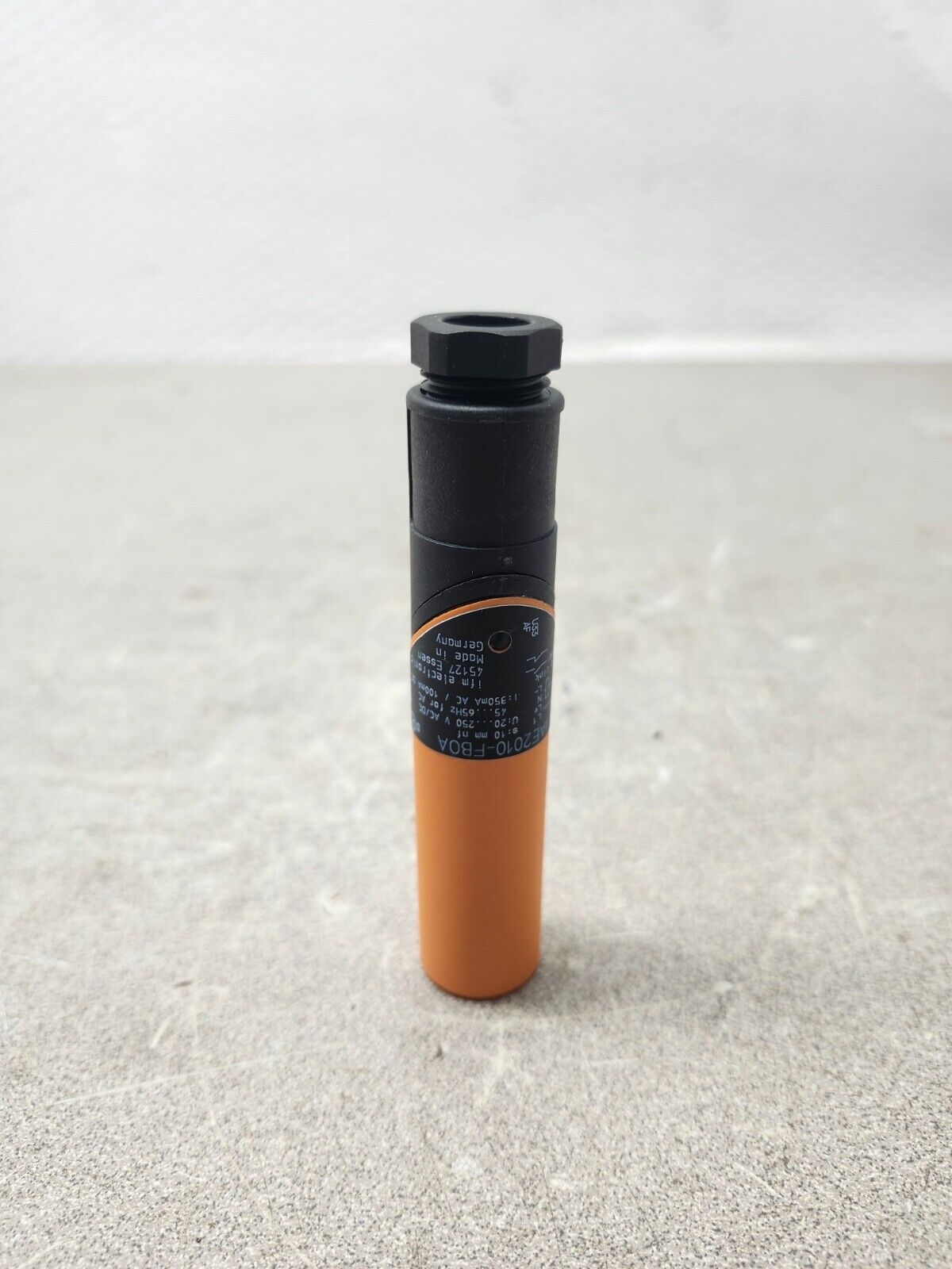 NEW IN BOX Efector Inductive Sensor IA0069