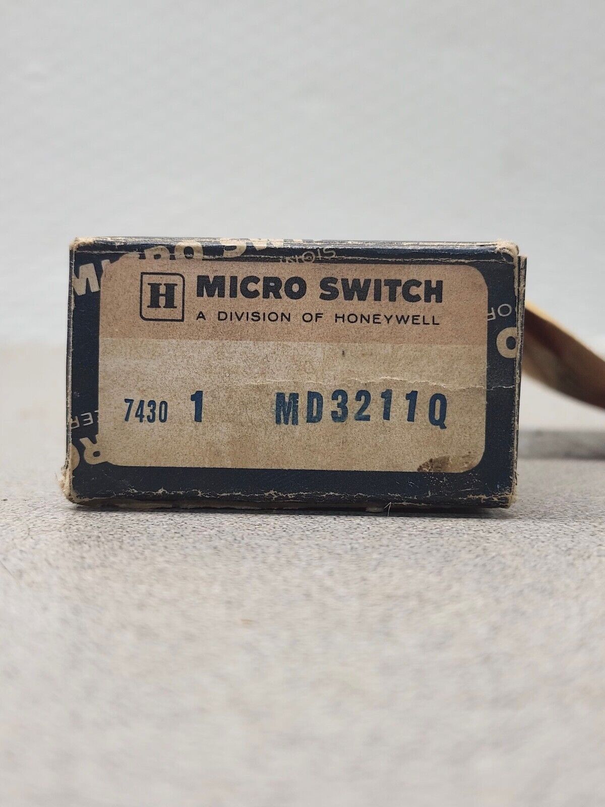 NEW IN BOX MICROSWITCH LIMIT SWITCH MD3211Q
