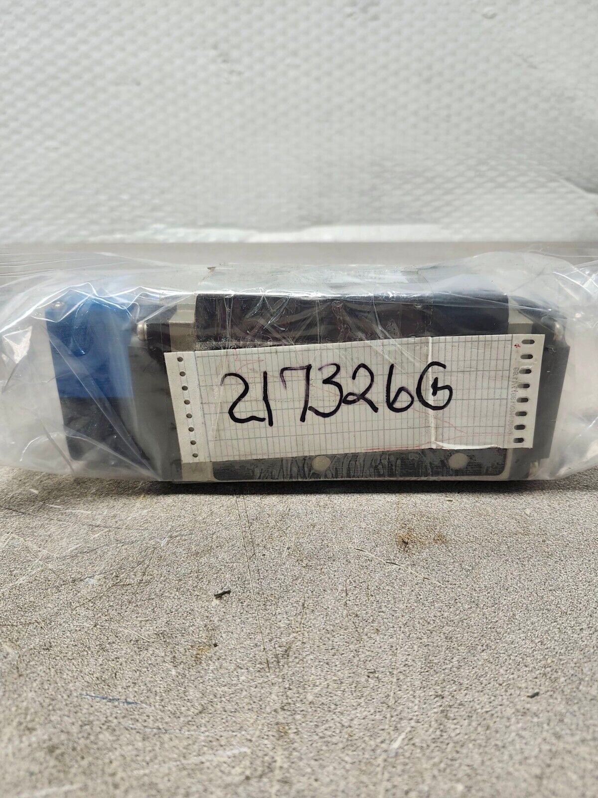 NEW NO BOX SMC SOLENOID VALVE VSS8-8-FG-S-3EZ-V1