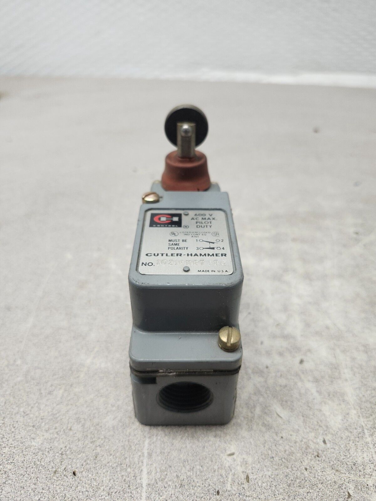 NEW NO BOX CUTTLER HAMMER LIMIT SWITCH 10316H8765C