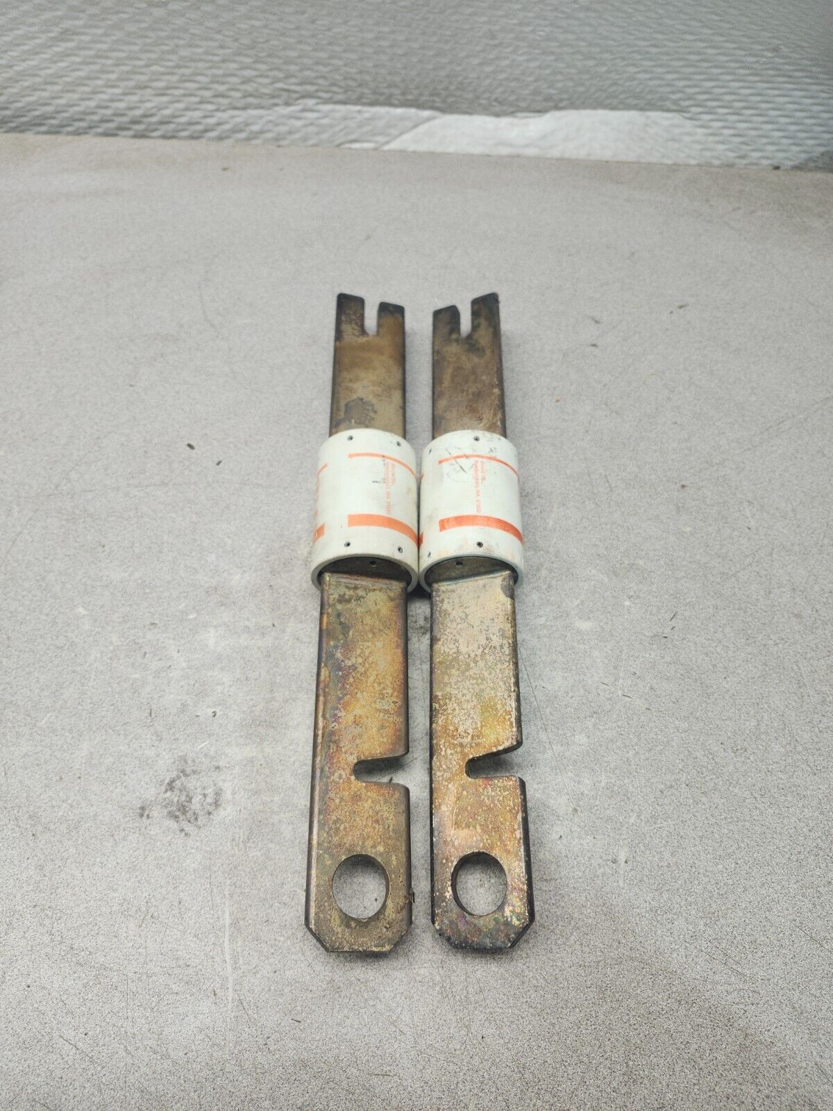 NEW NO BOX LOT OF 2 Gould Shawmut Amp-trap TYPE 5 A6Y400