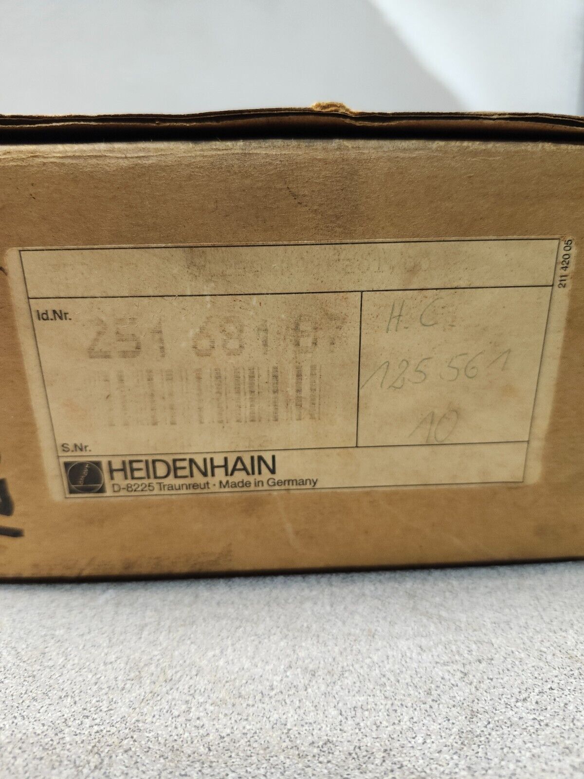 NEW IN BOX HEIDENHAIN ENCODER ROD 251 681 87