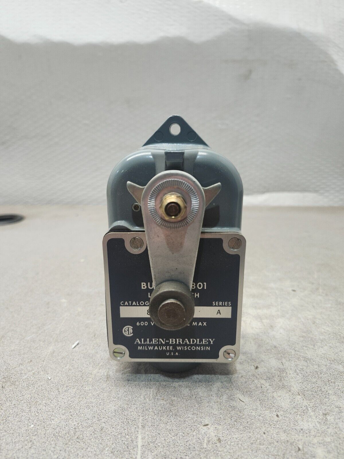 NEW IN BOX ALLEN BRADLEY LIMIT SWITCH ROLLER LEVER 801-ASO21