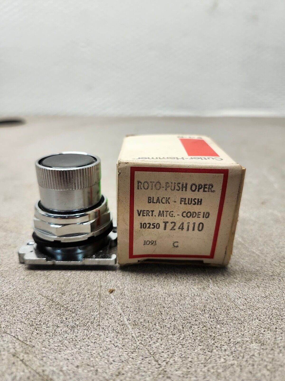 NEW IN BOX Cutler Hammer Roto Push Operator Button 10250T24110