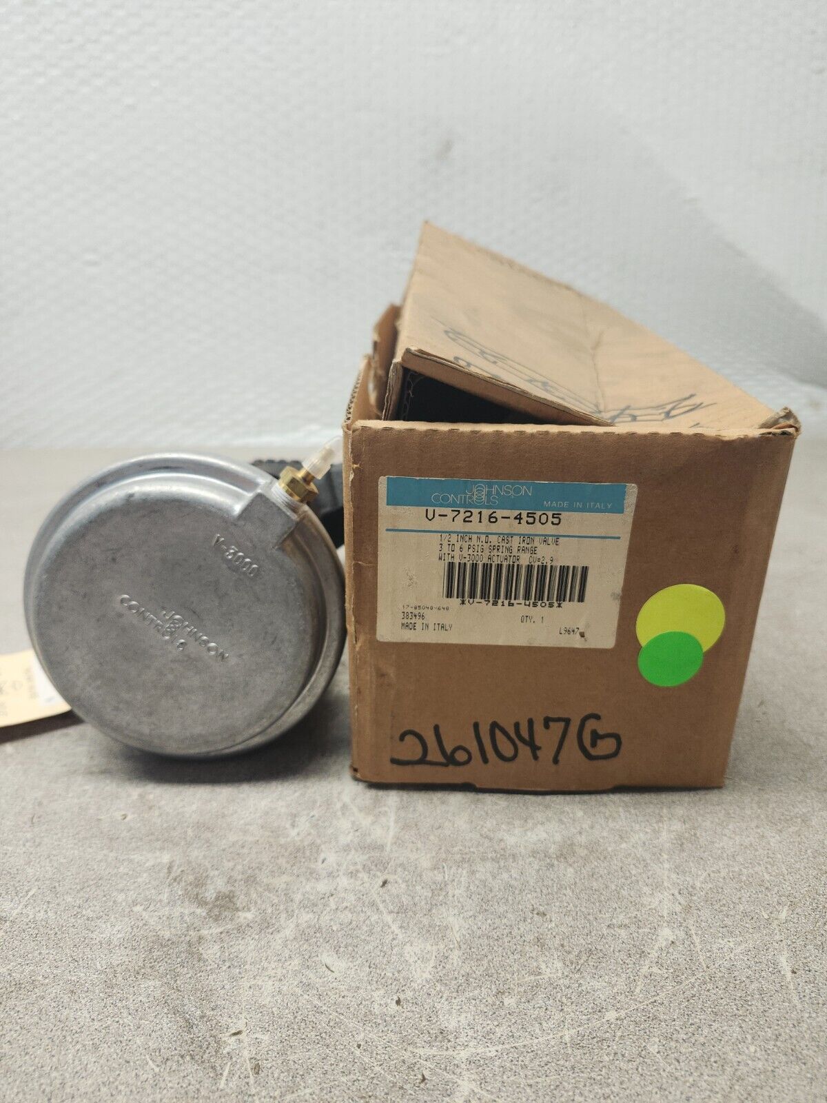 NEW IN BOX JOHNSON CONTROLS CAST IRON VALVE V-7216-4505